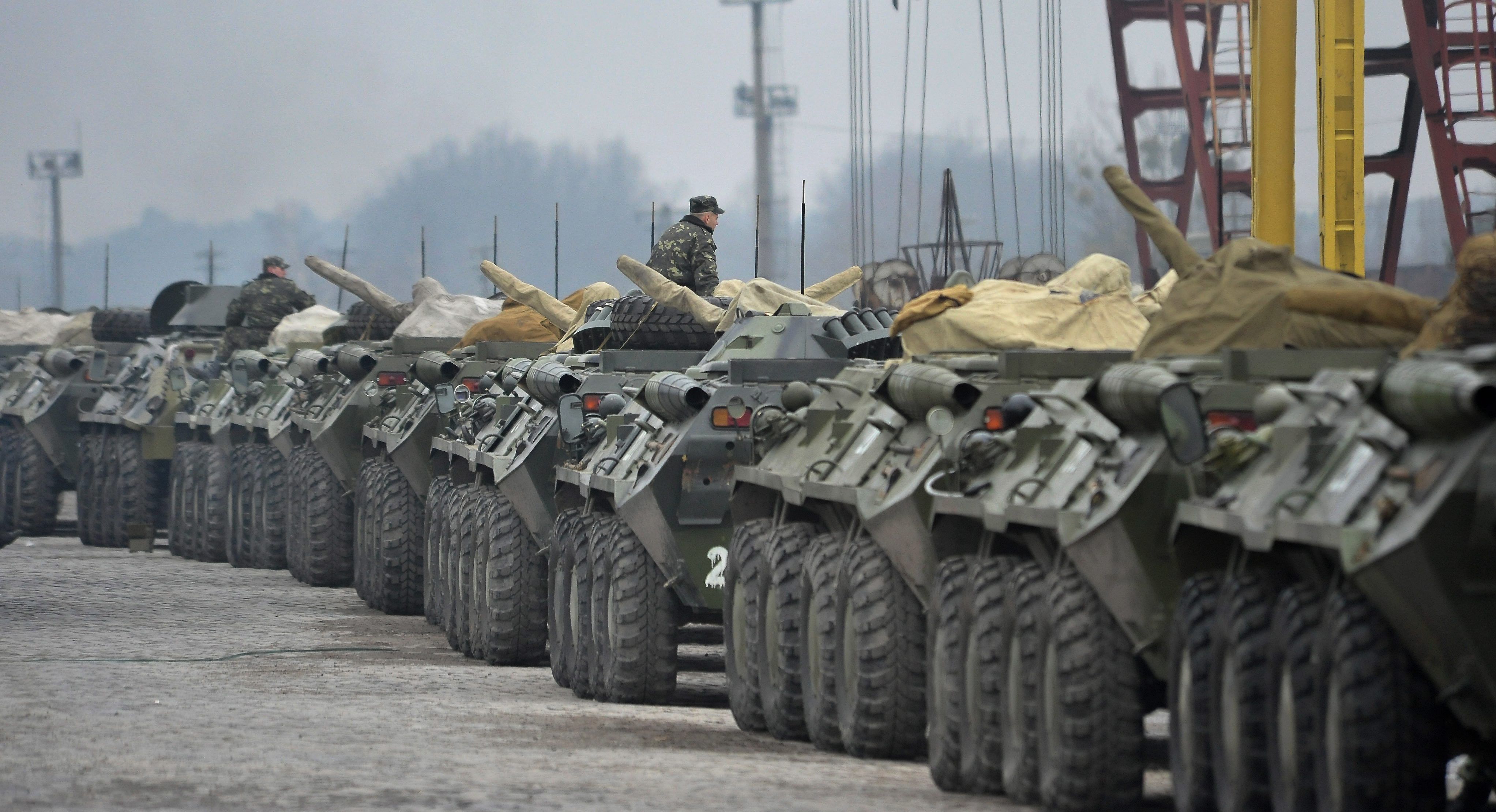 Украйна изпрати военни и техника в Крим