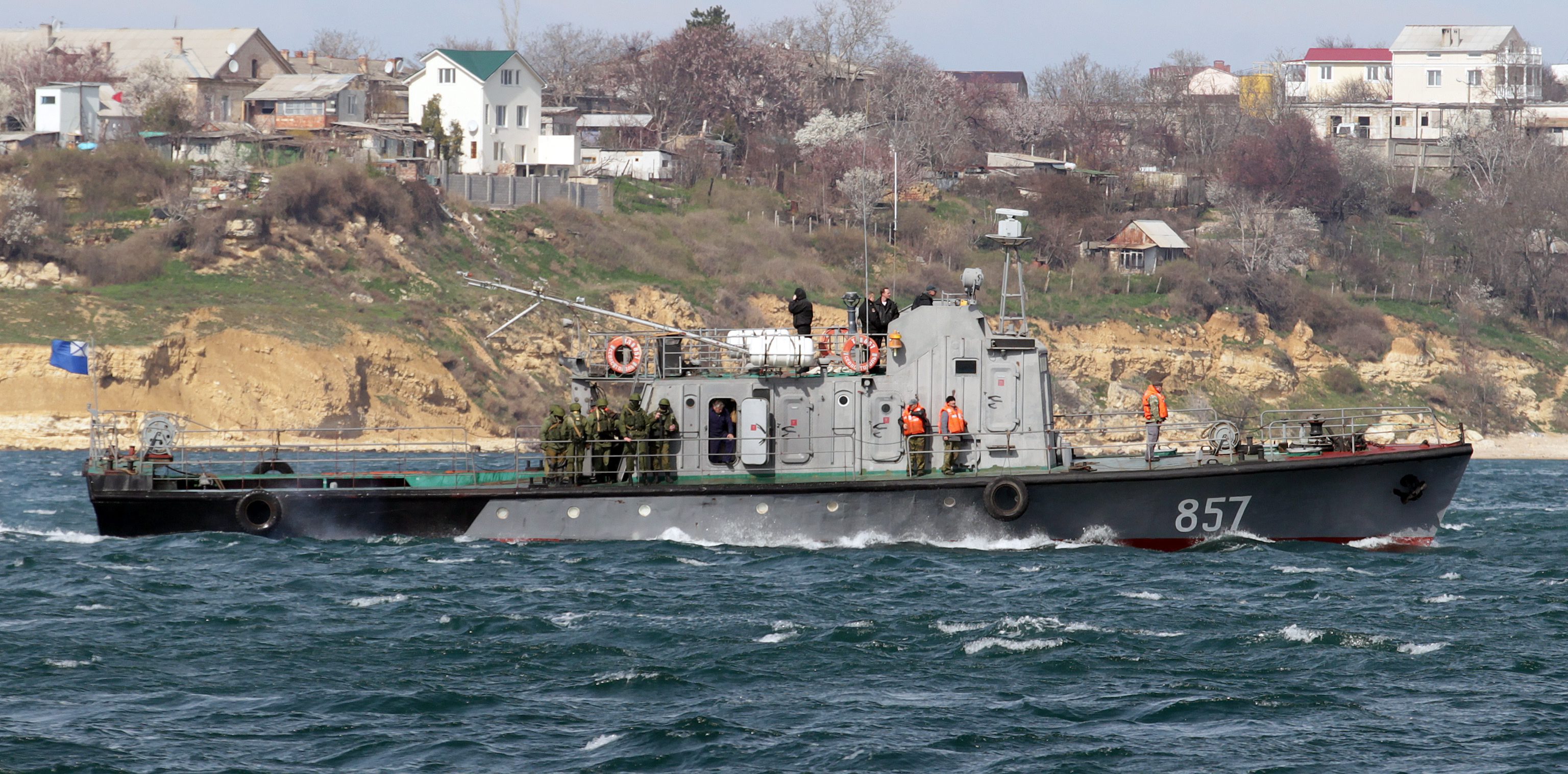 Боен кораб край Севастопол