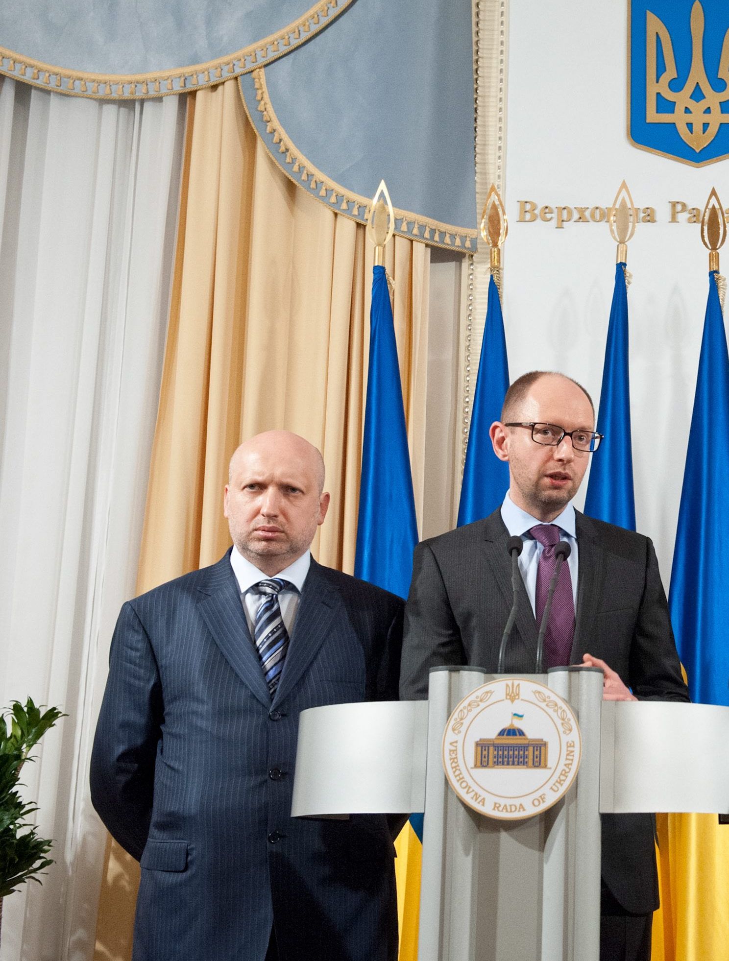 Олександър Турчинов и Арсений Яценюк увериха, че властта ще бъде децентрализирана
