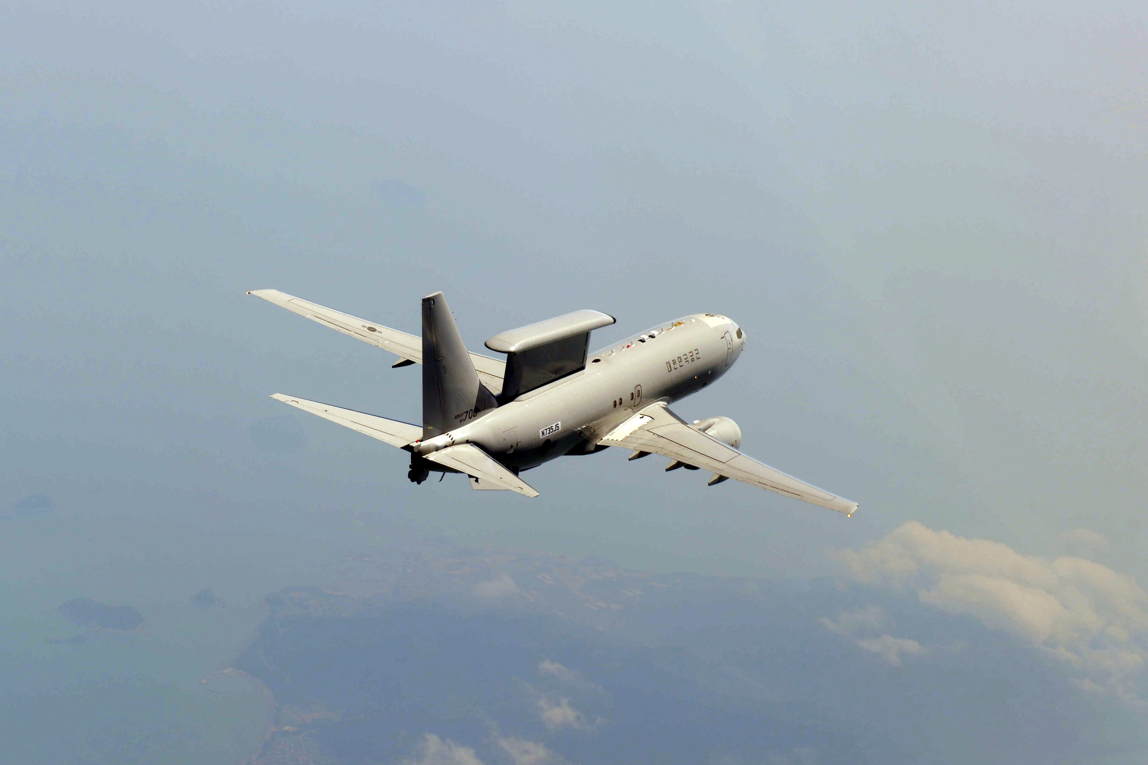 Разузнавателни самолети с радарна система AWACS ще летят над Полша и Румъния