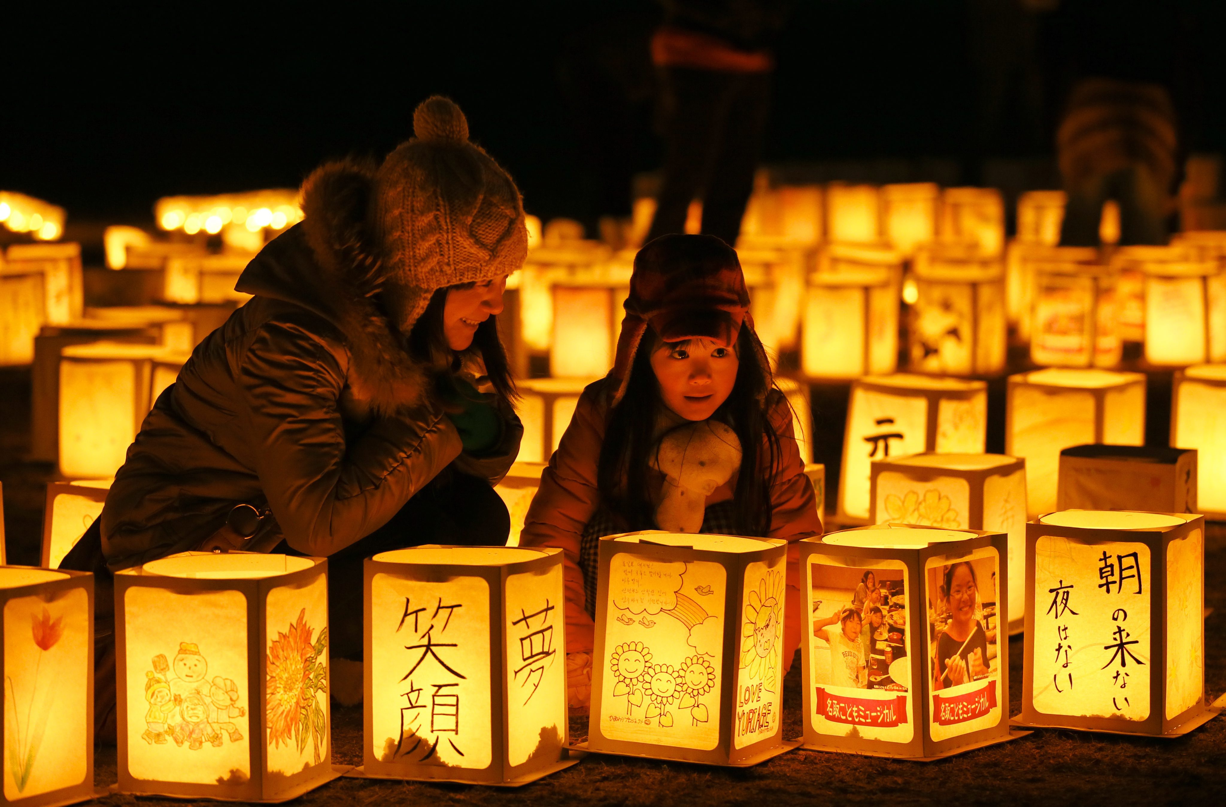 Япония почита паметта на жертвите от Фукушима (снимки)
