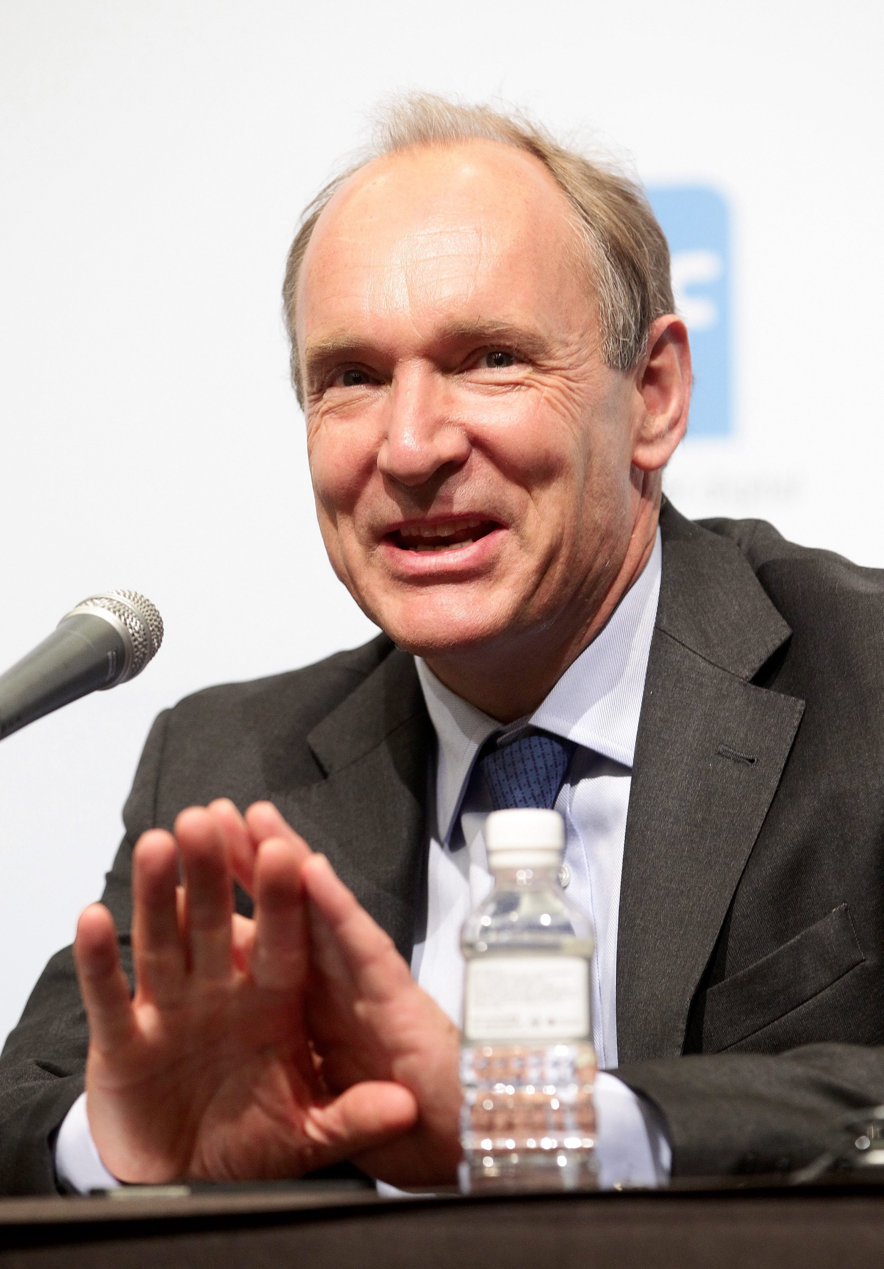 Световната мрежа навършва 25 години