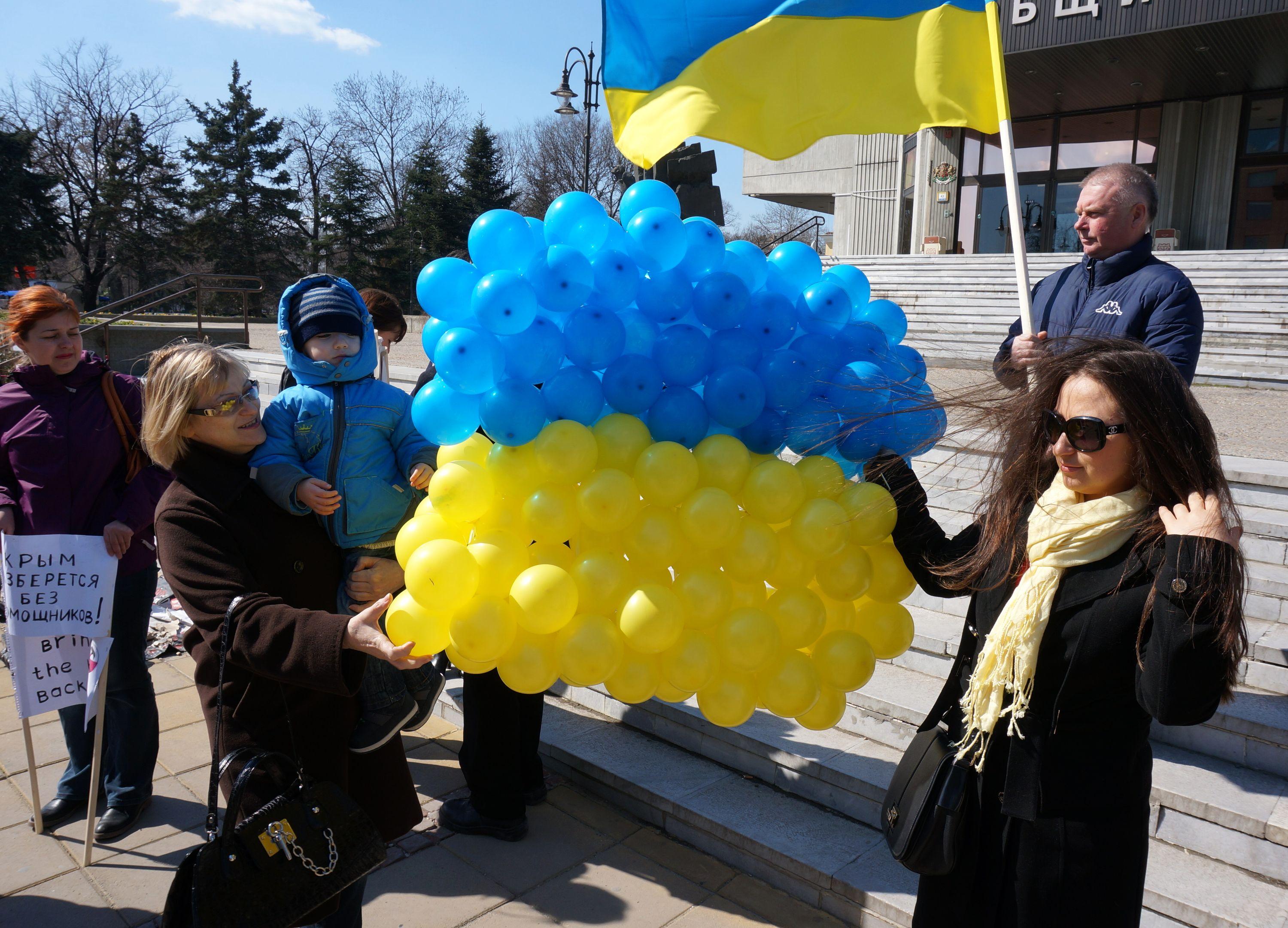 Балони с цветовете на украинското знаме