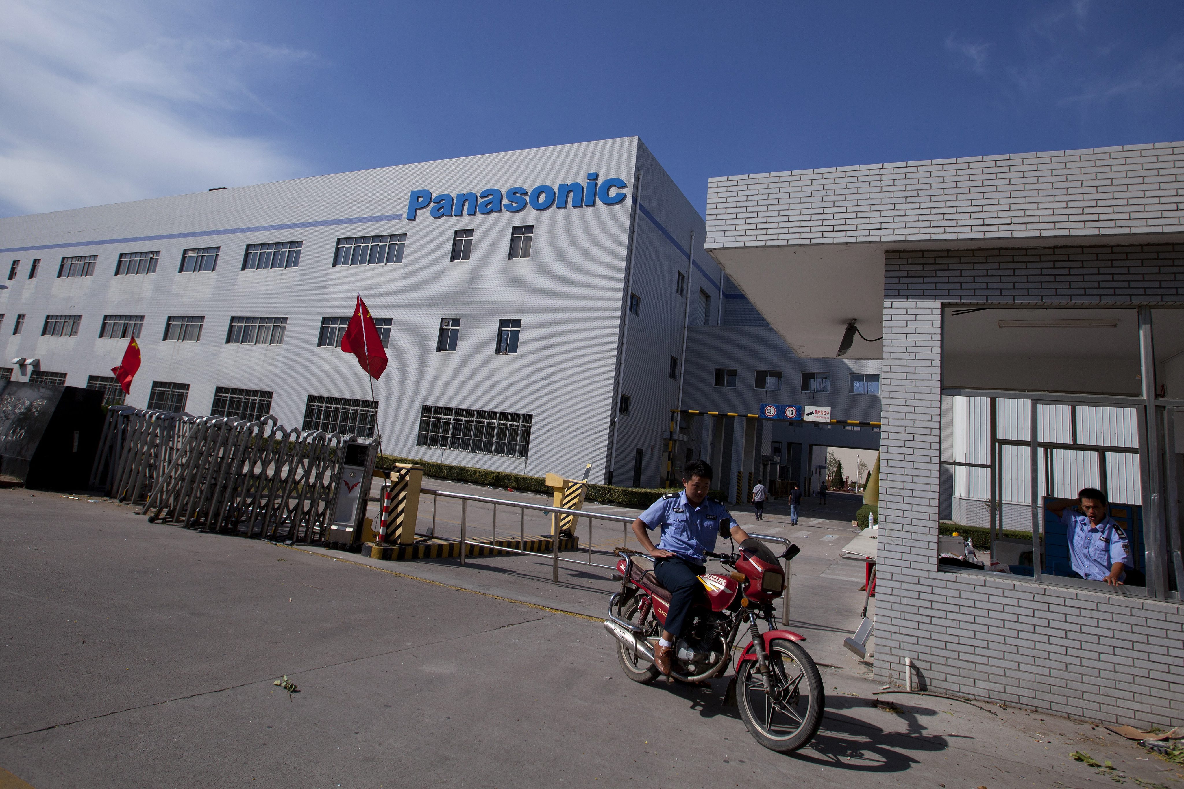 Panasonic затваря завода си за батерии в Китай