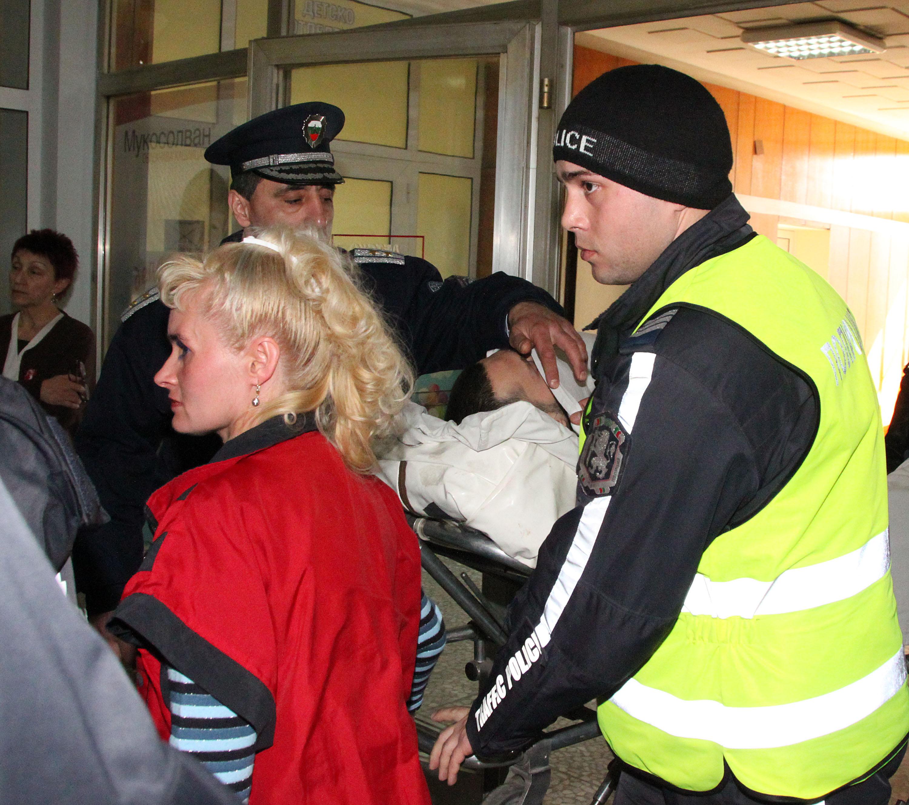 ”Спартан” транспортира ранените в Лясковец полицаи