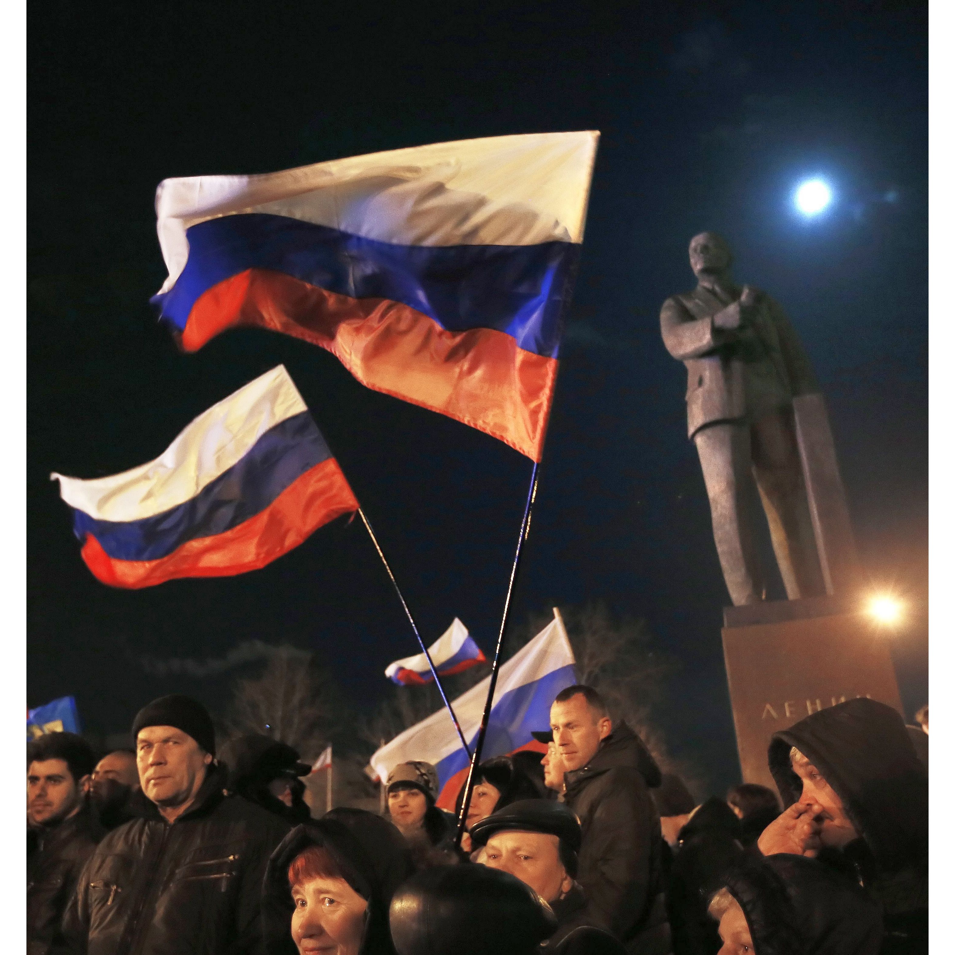 Западът: Референдумът в Крим е незаконен. Русия: Законен е