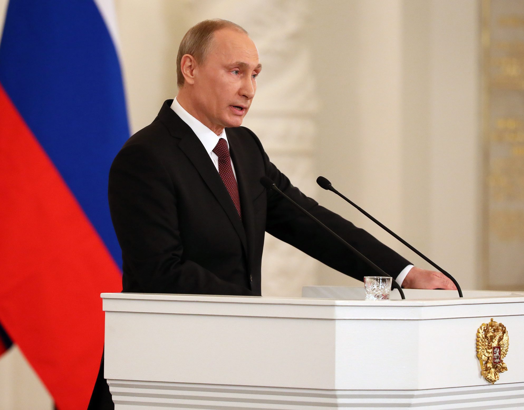 След реч на Путин, Крим и Севастопол подписаха договора