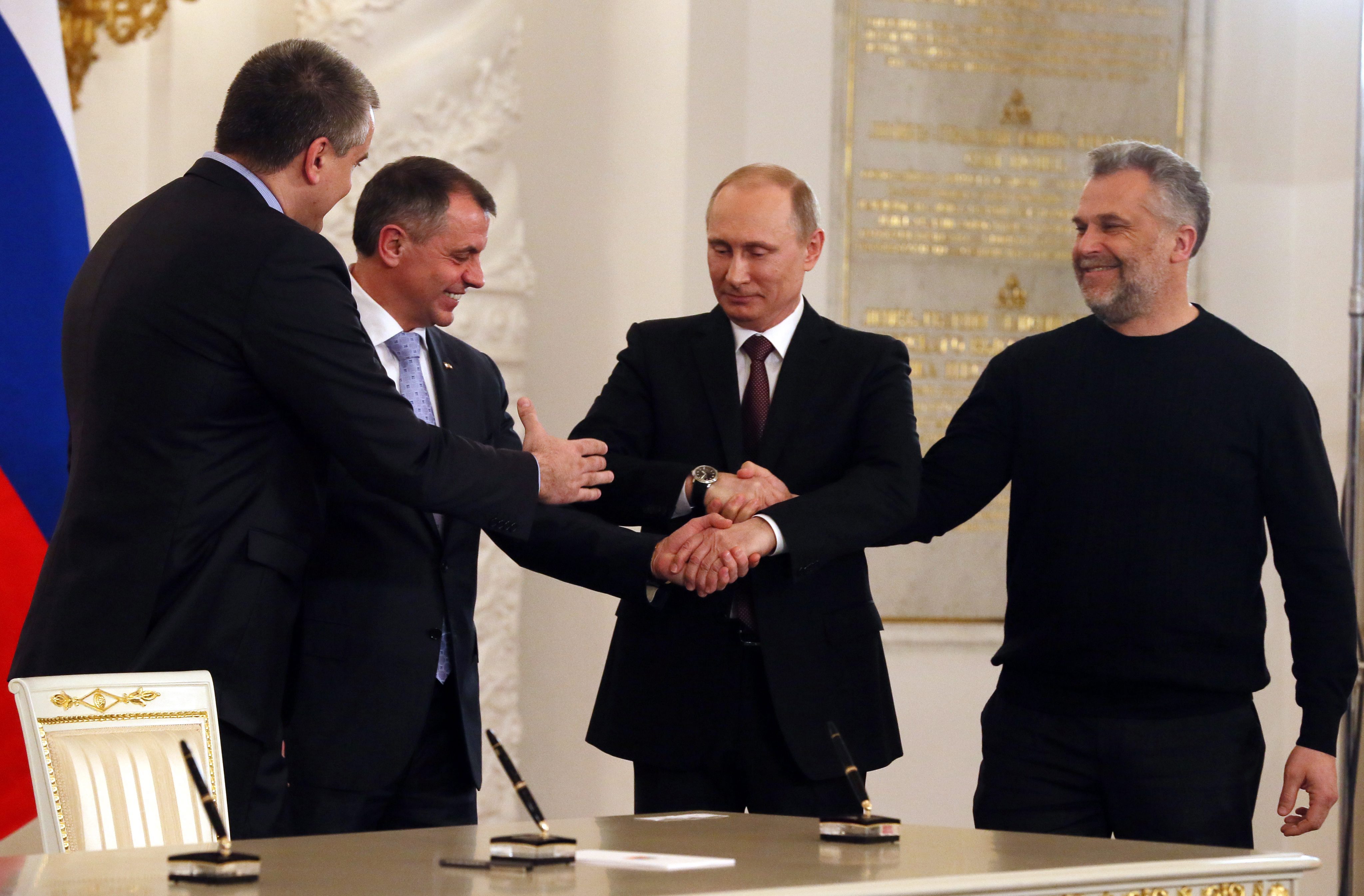 Владимир Путин, Сергей Аксьонов, Владимир Константинов и Алексей Чали след подписването