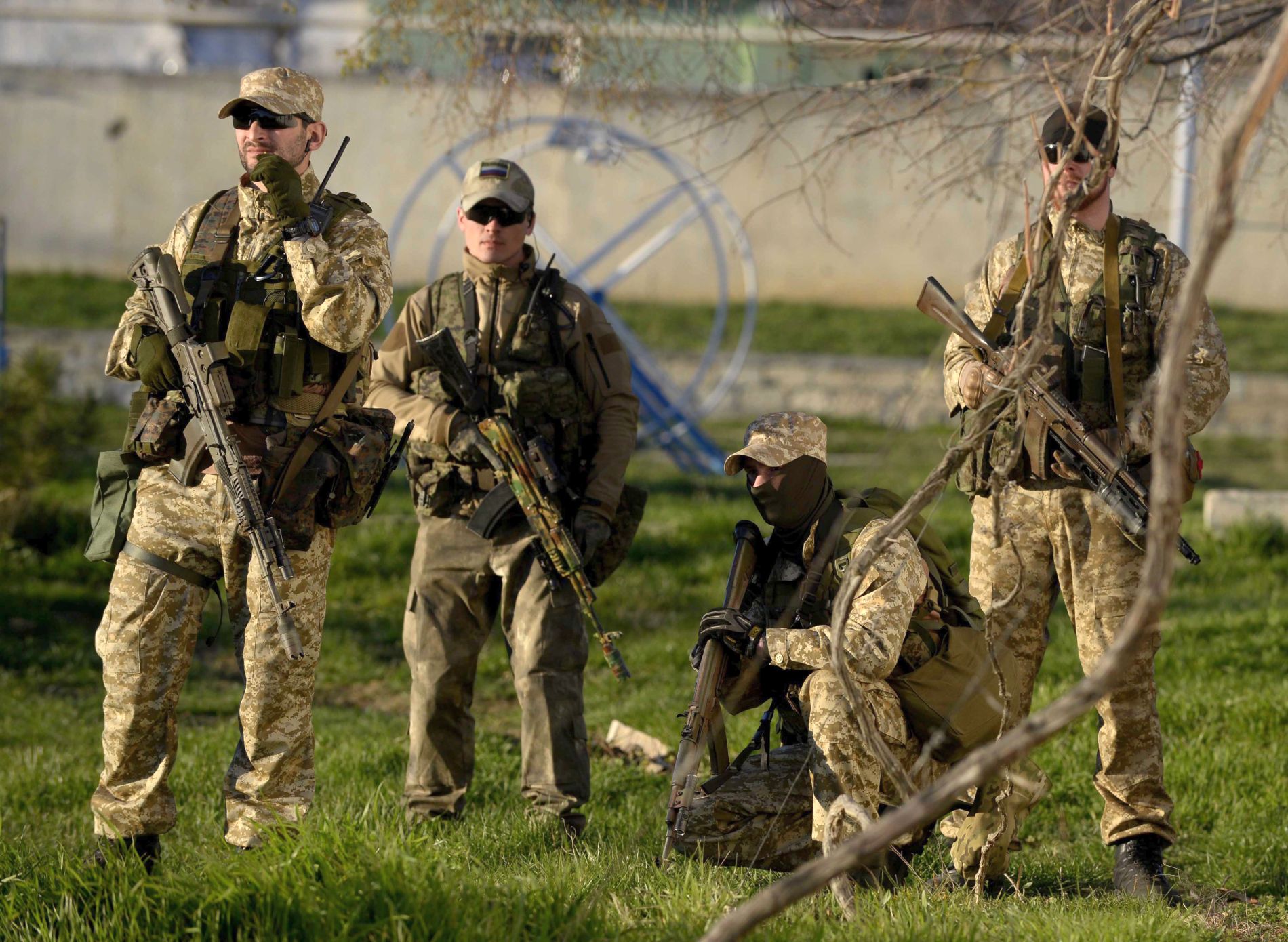 Русия изпраща военни формирования на учения по границата с Украйна