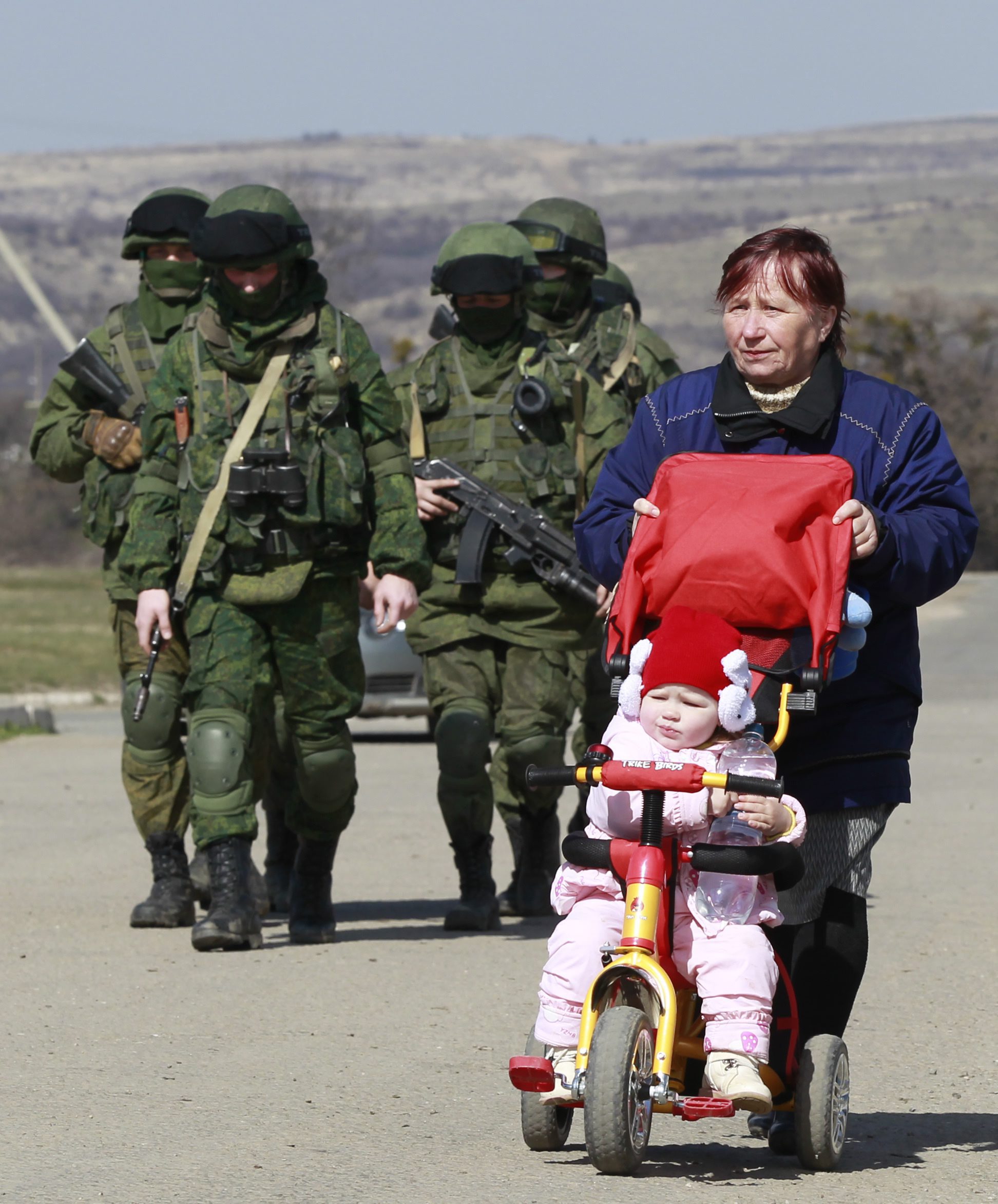 Русия: Изпращането на още войски в Крим е приоритет