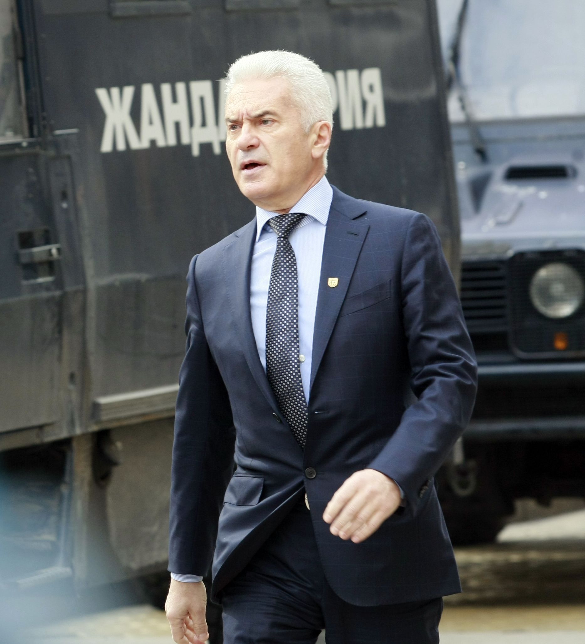 Волен Сидеров напусна заседанието на КСНС, докато пред президентството ...