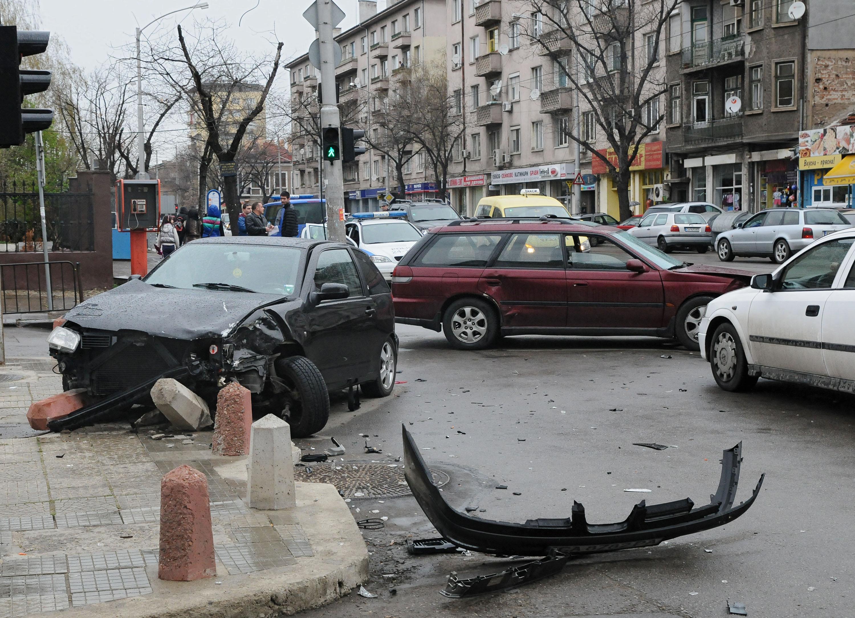 Нова катастрофа край спирка в София - четирима са ранени