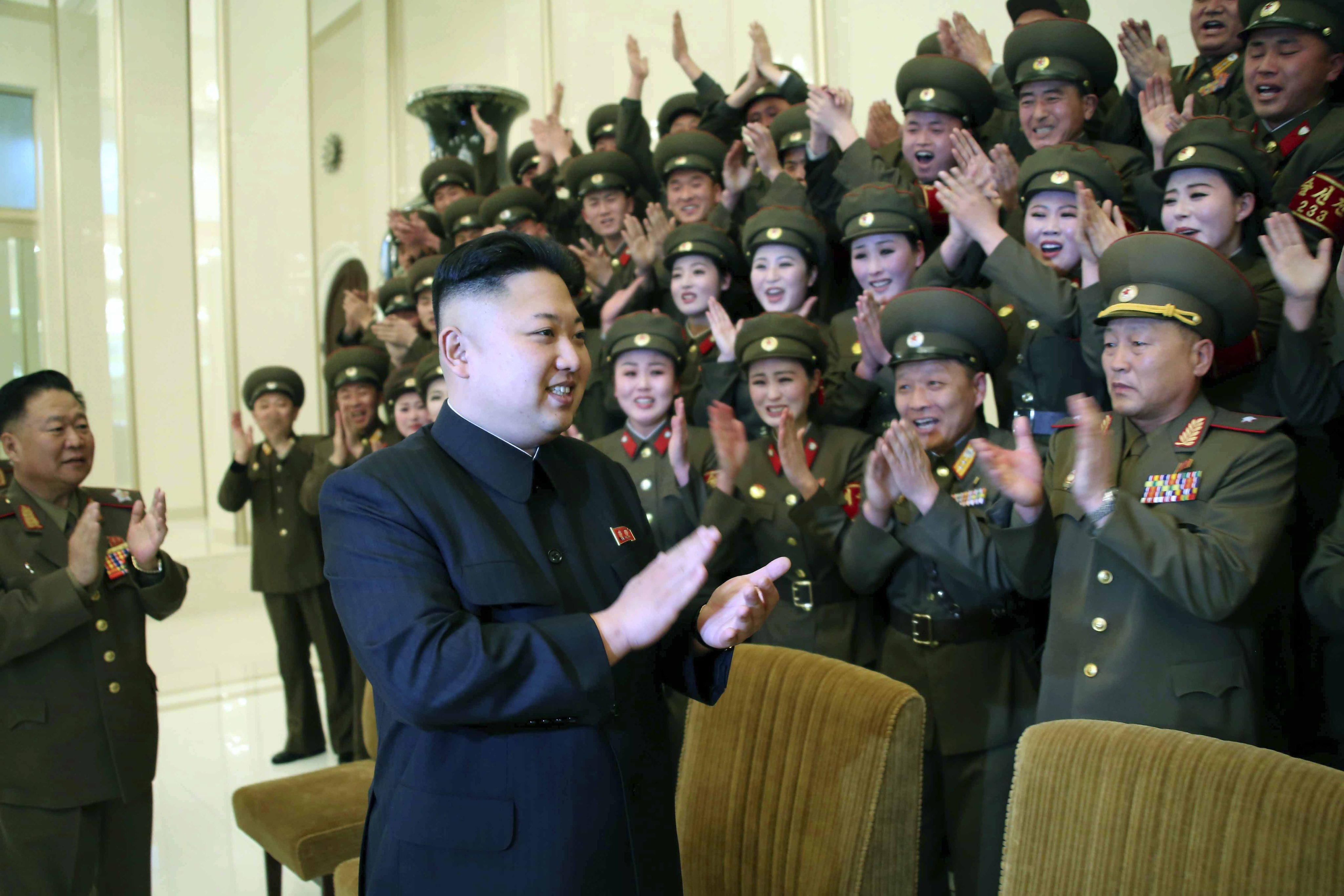 В Северна Корея е екзекутиран министърът на отбраната
