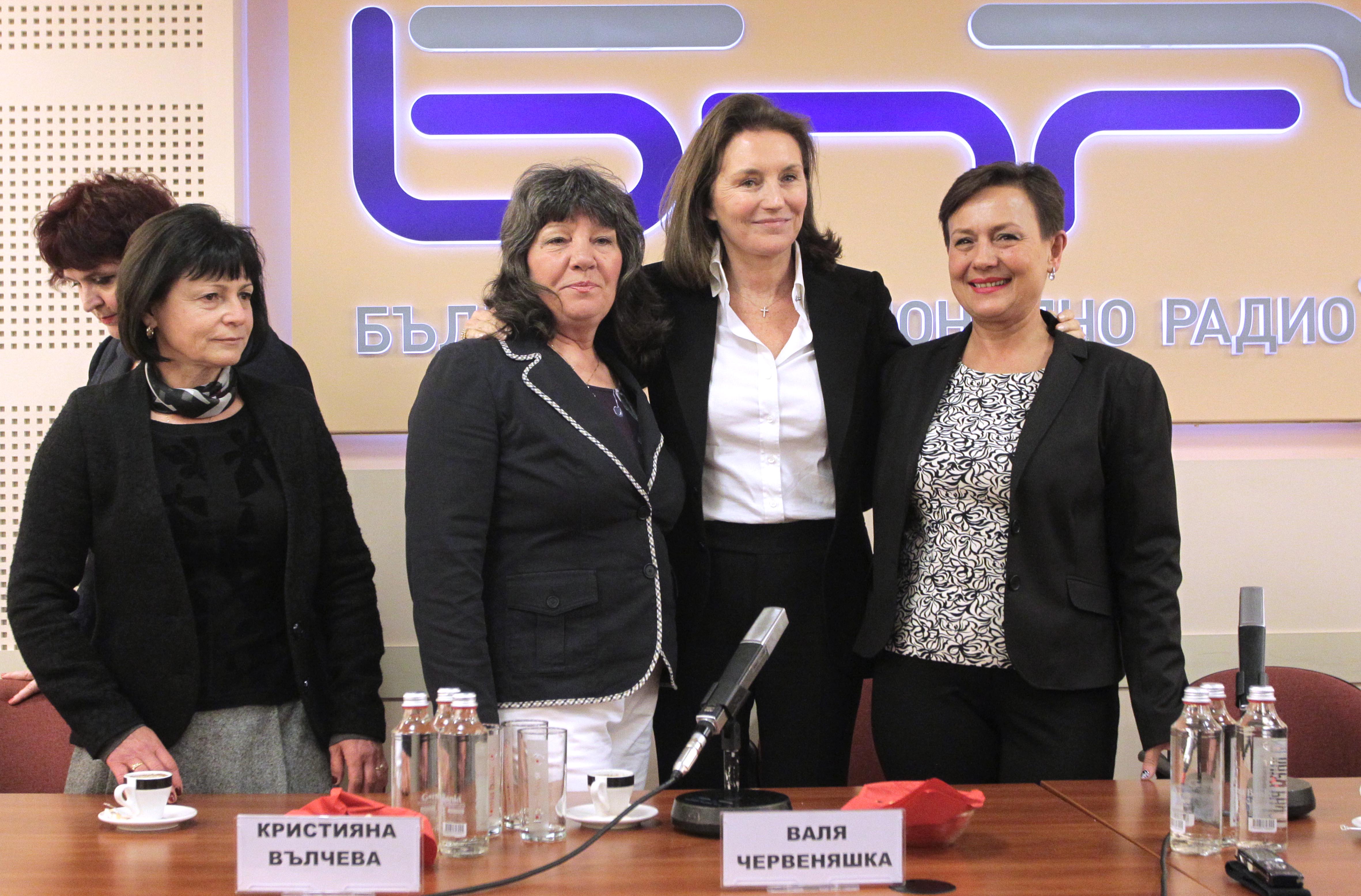 Сесилия Атиа се срещна в София с освободените медици