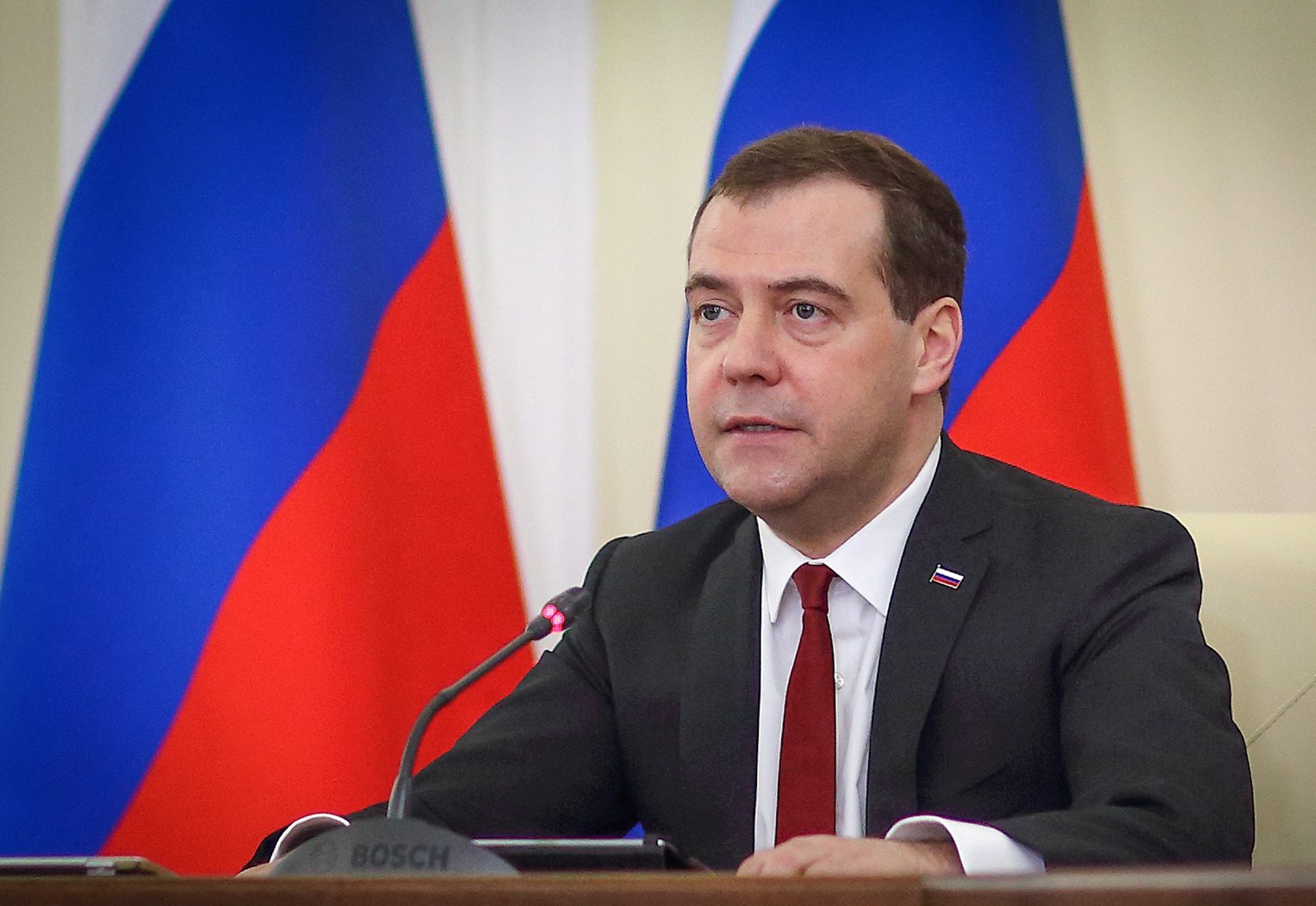Дмитрий Медведев обяви твърда линия при дефолт на Украйна