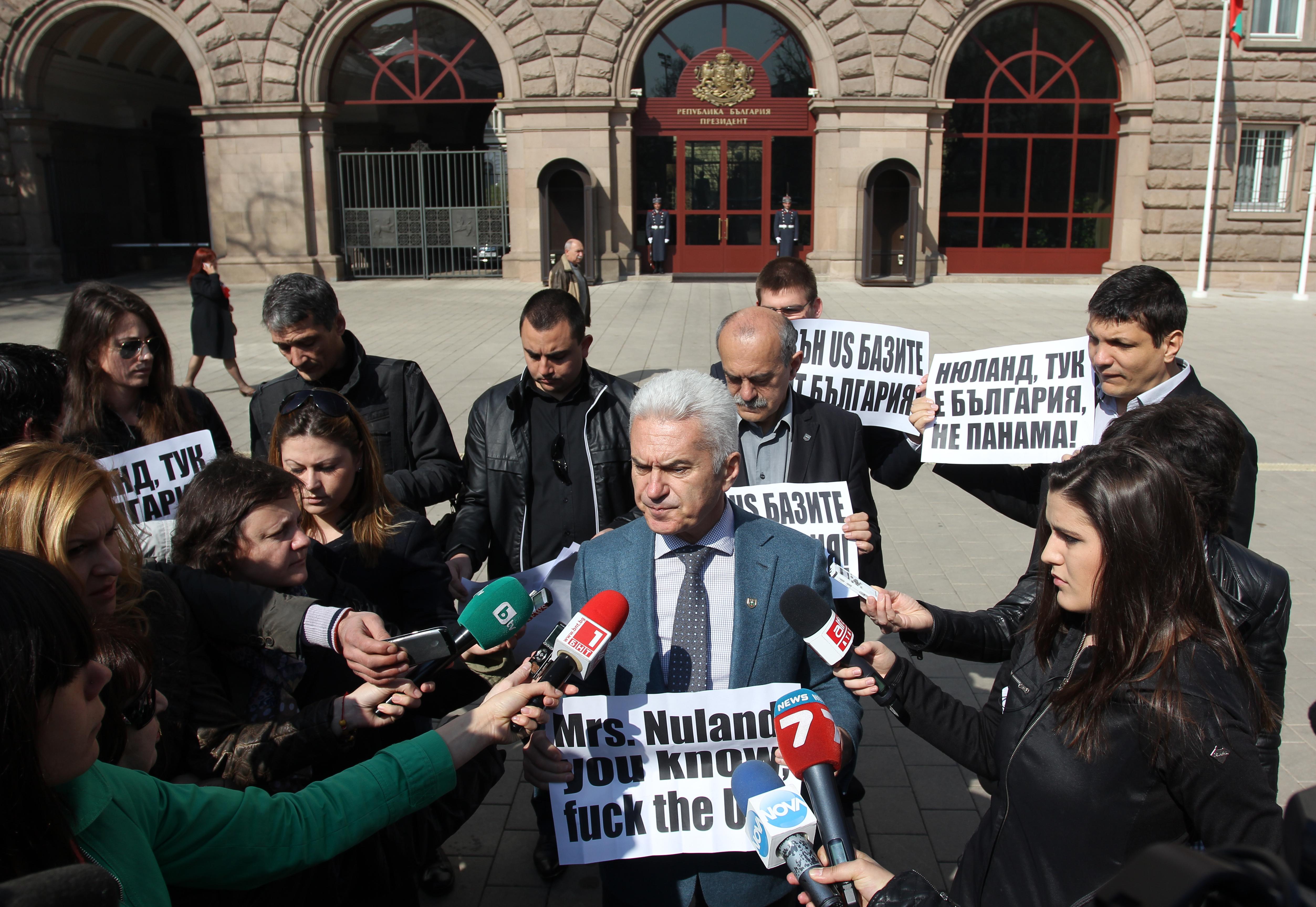 Сидеров посрещна американски политик с ”f... the USA”