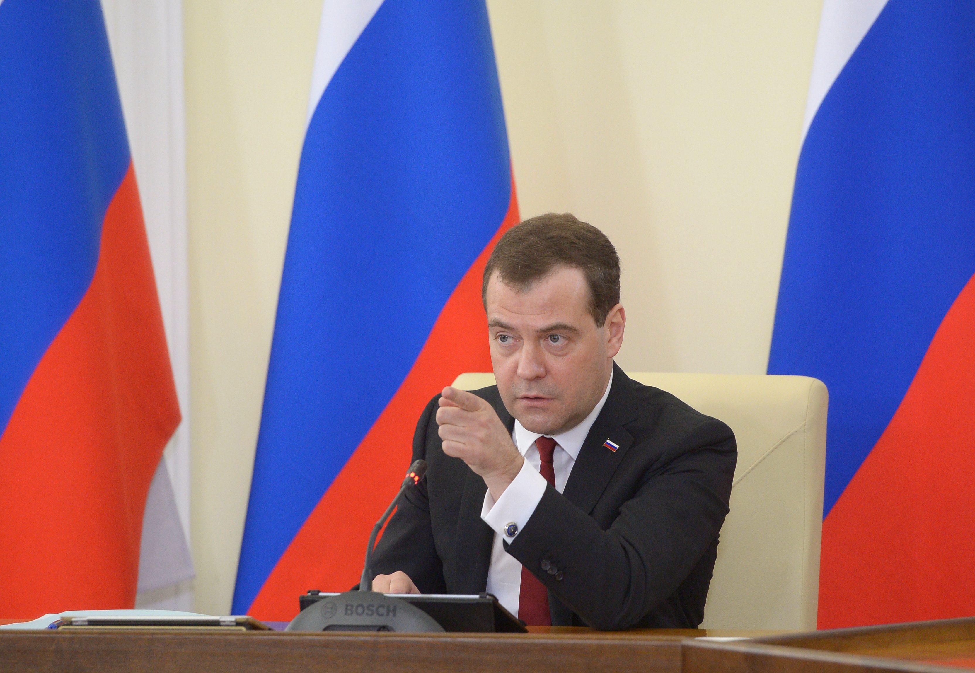 Дмитрий Медведев е най-високопоставеният държавен служител, който прави посещение на полуострова след присъединяването му