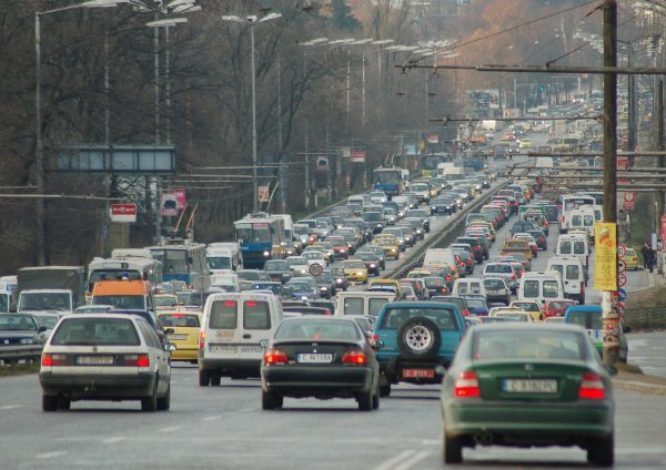 Над 300 коли в бус лентата на ”Цариградско шосе” за 2 часа