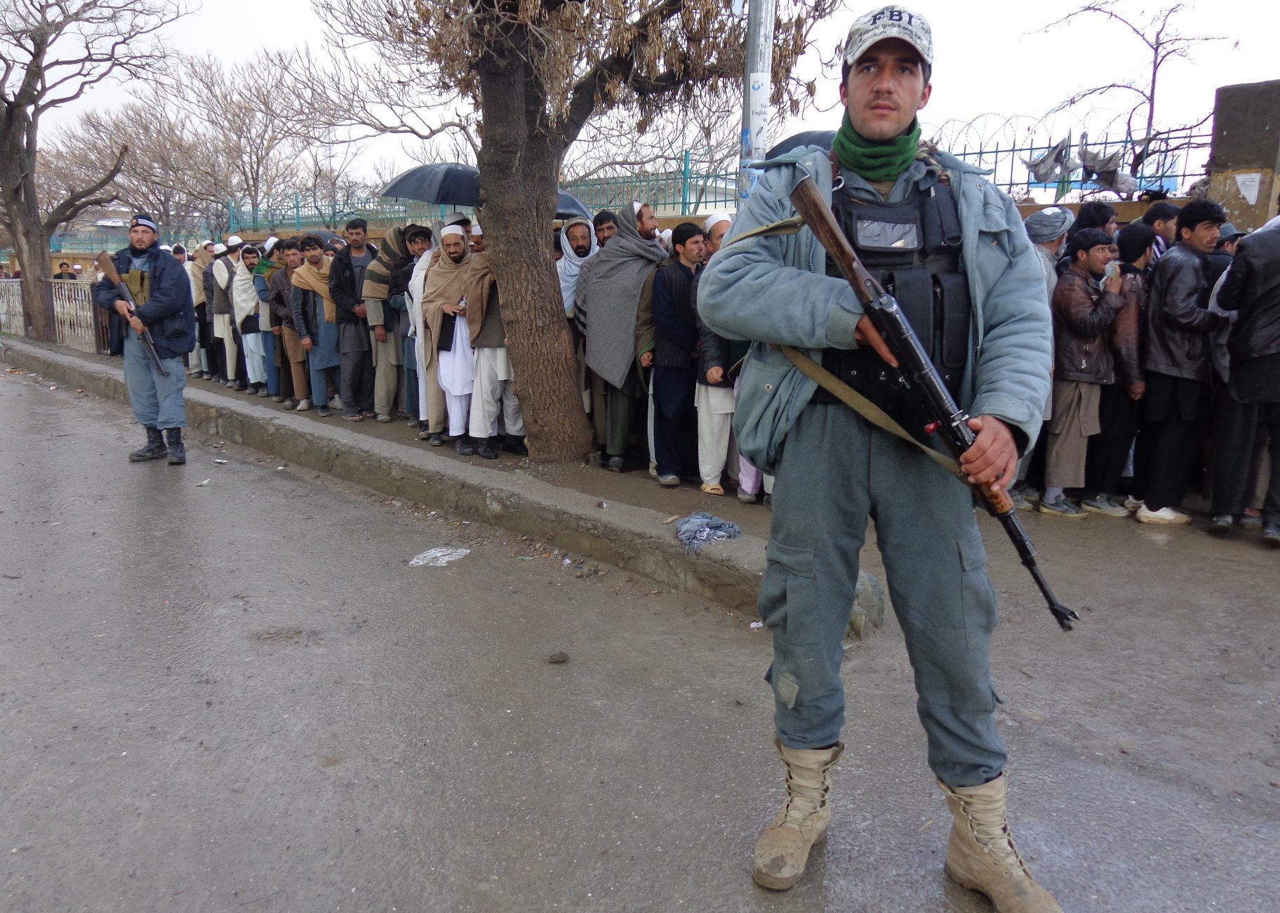 350 000 военни охраняваха изборите в Афганистан (обновена)