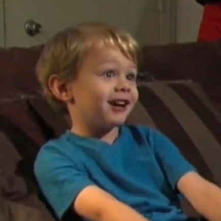 5-годишно дете проби защитата на Xbox (видео)