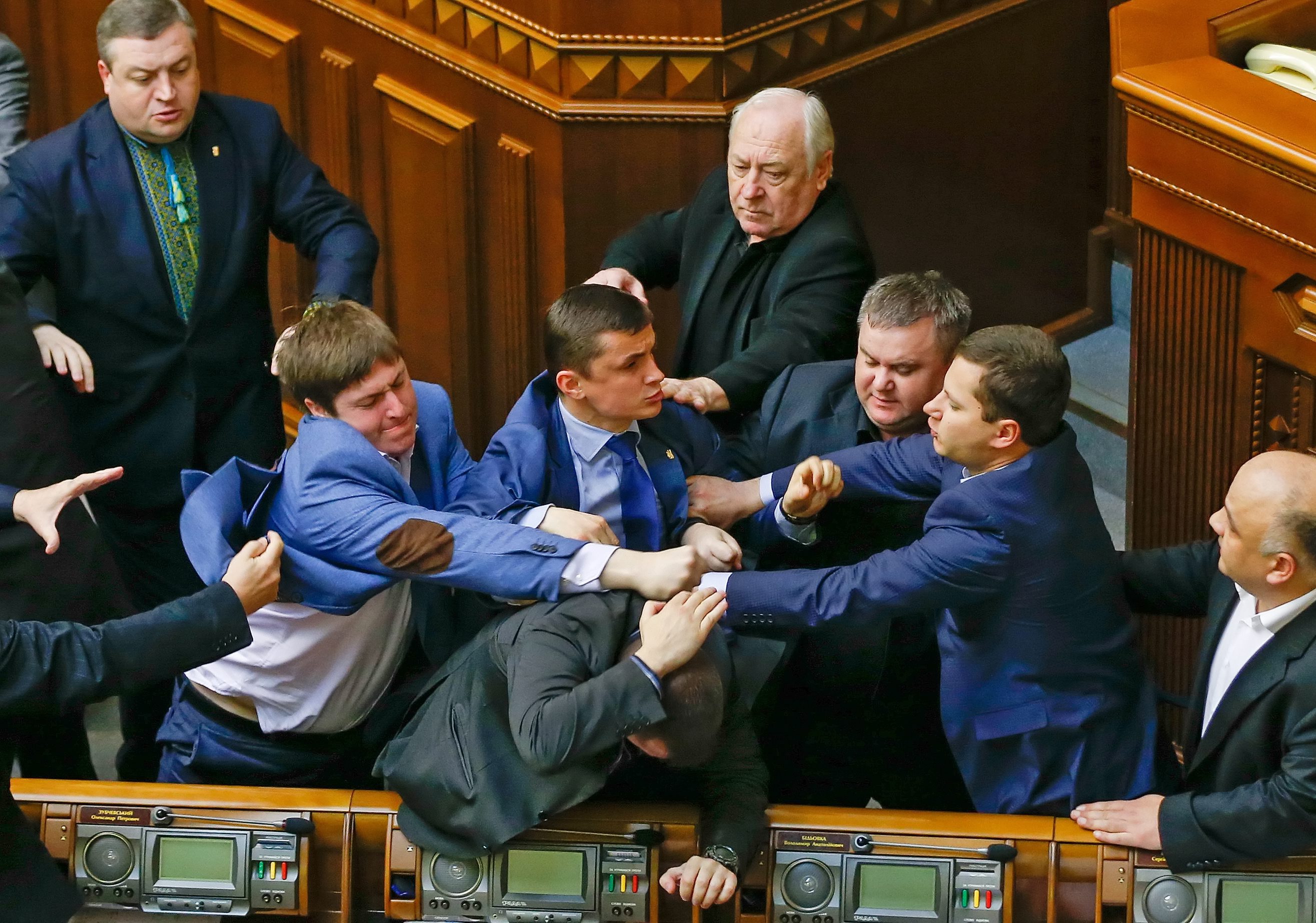 Бой на депутати в парламента на Украйна