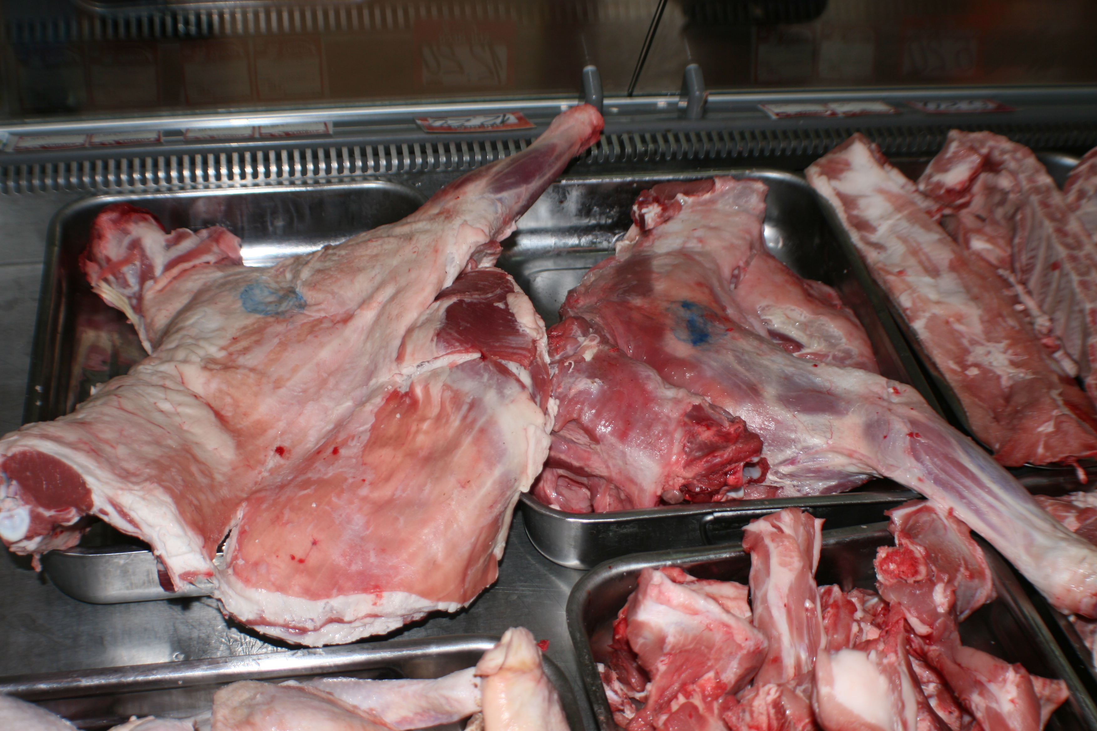 14 тона от месото и колбасите не са имали документи за произход (Сн. Архив)