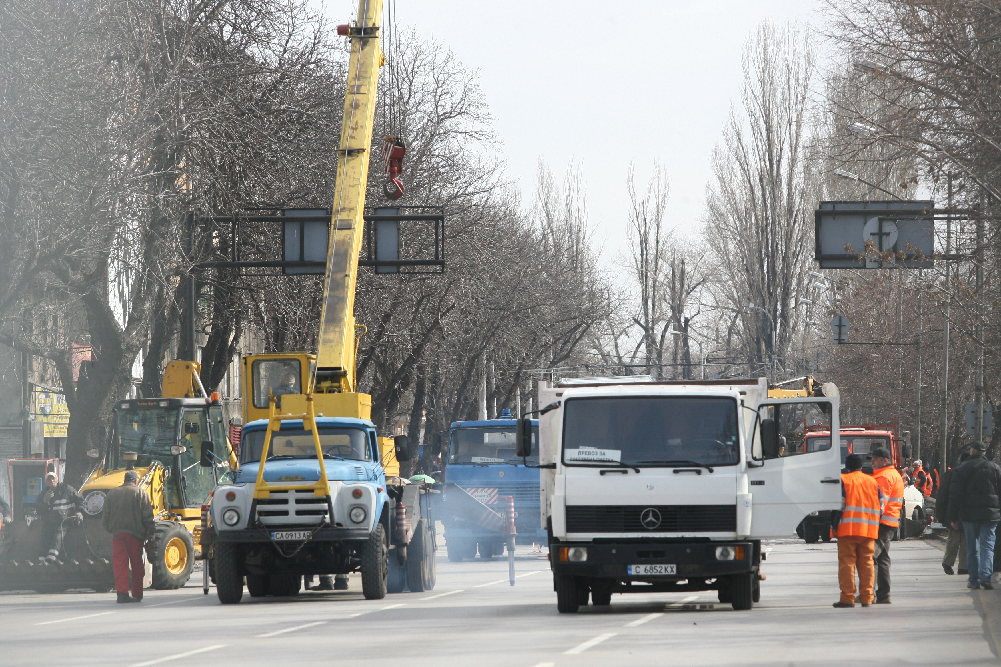 Уволняват почиващи си строители на Лъвов мост