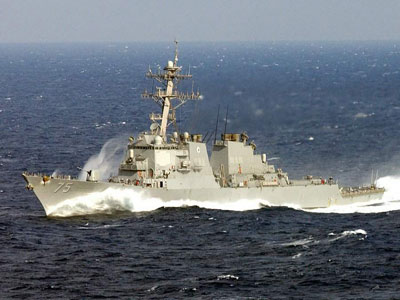 Руските военноморски сили следят американски боен кораб който влезе в