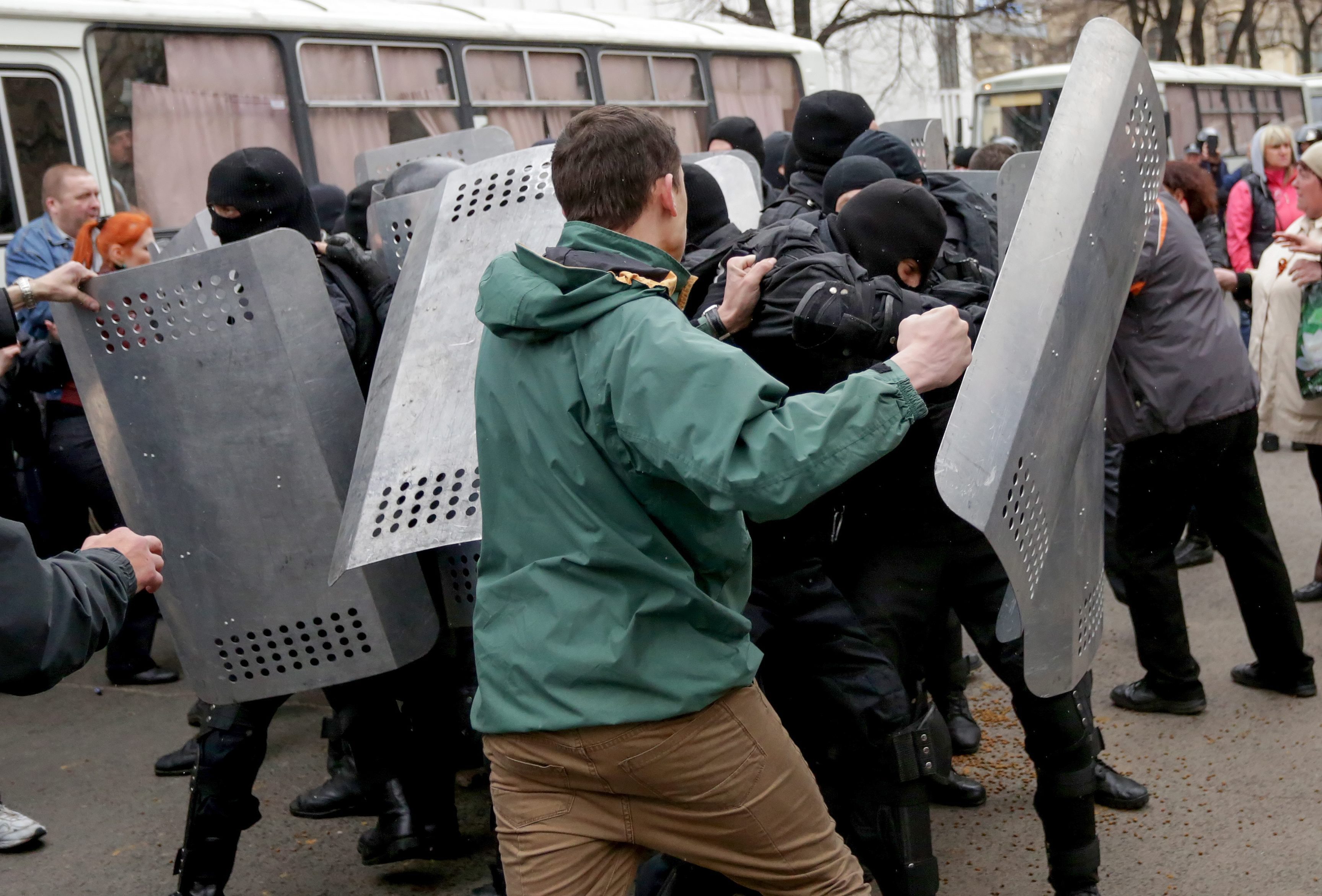 Киев се закани да реши кризата до 48 часа, може и със сила