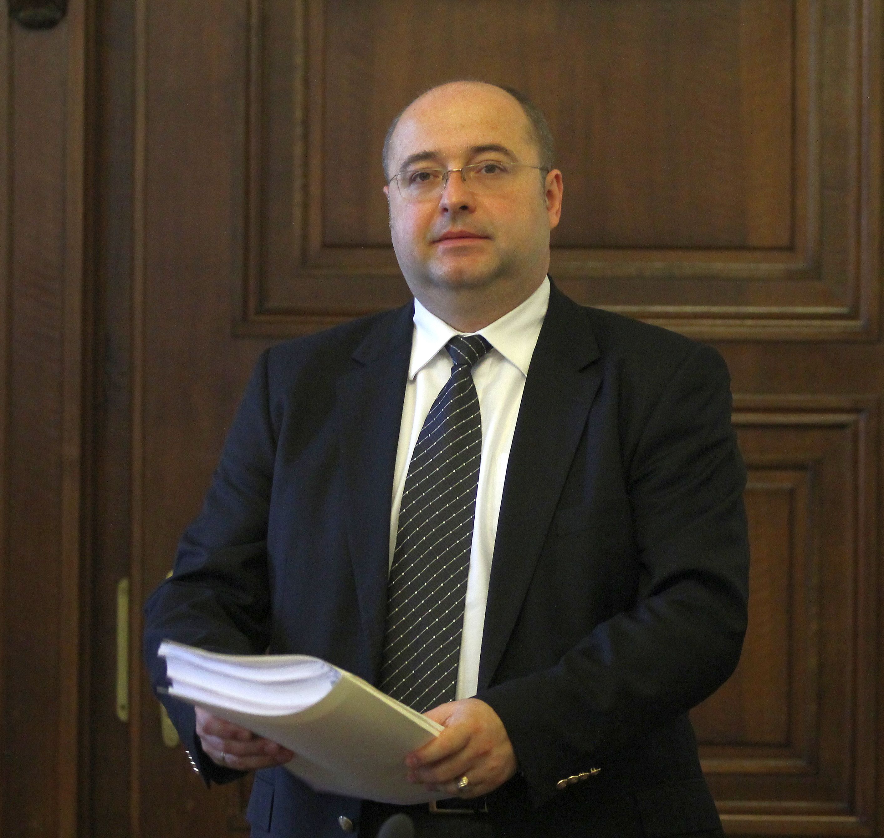 Депутатът Четин Казак (ДПС) представи днес начинанието за парламентарна комисия по намесата на Руси и Турция