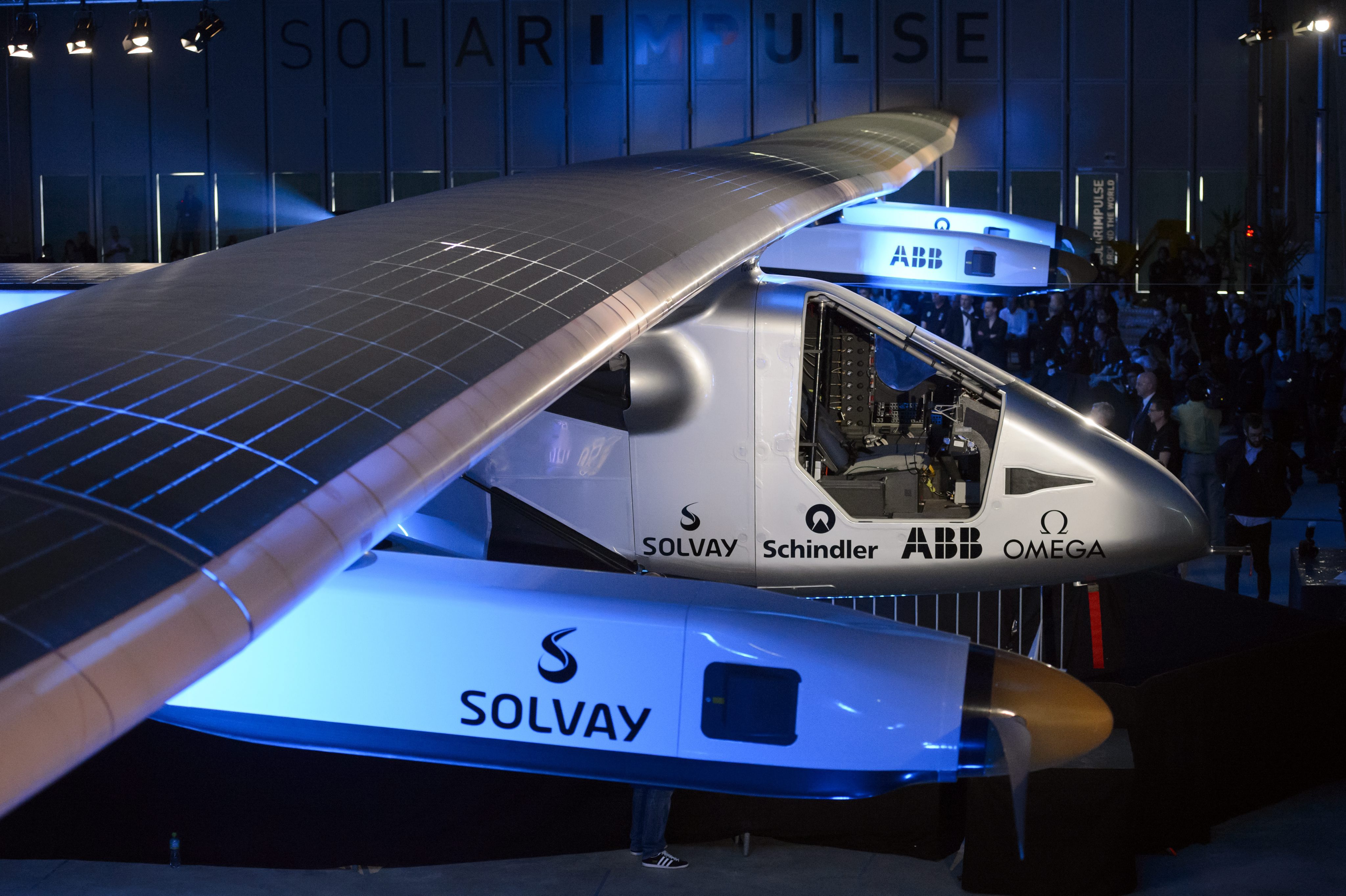 Соларен самолет ще обиколи света без гориво