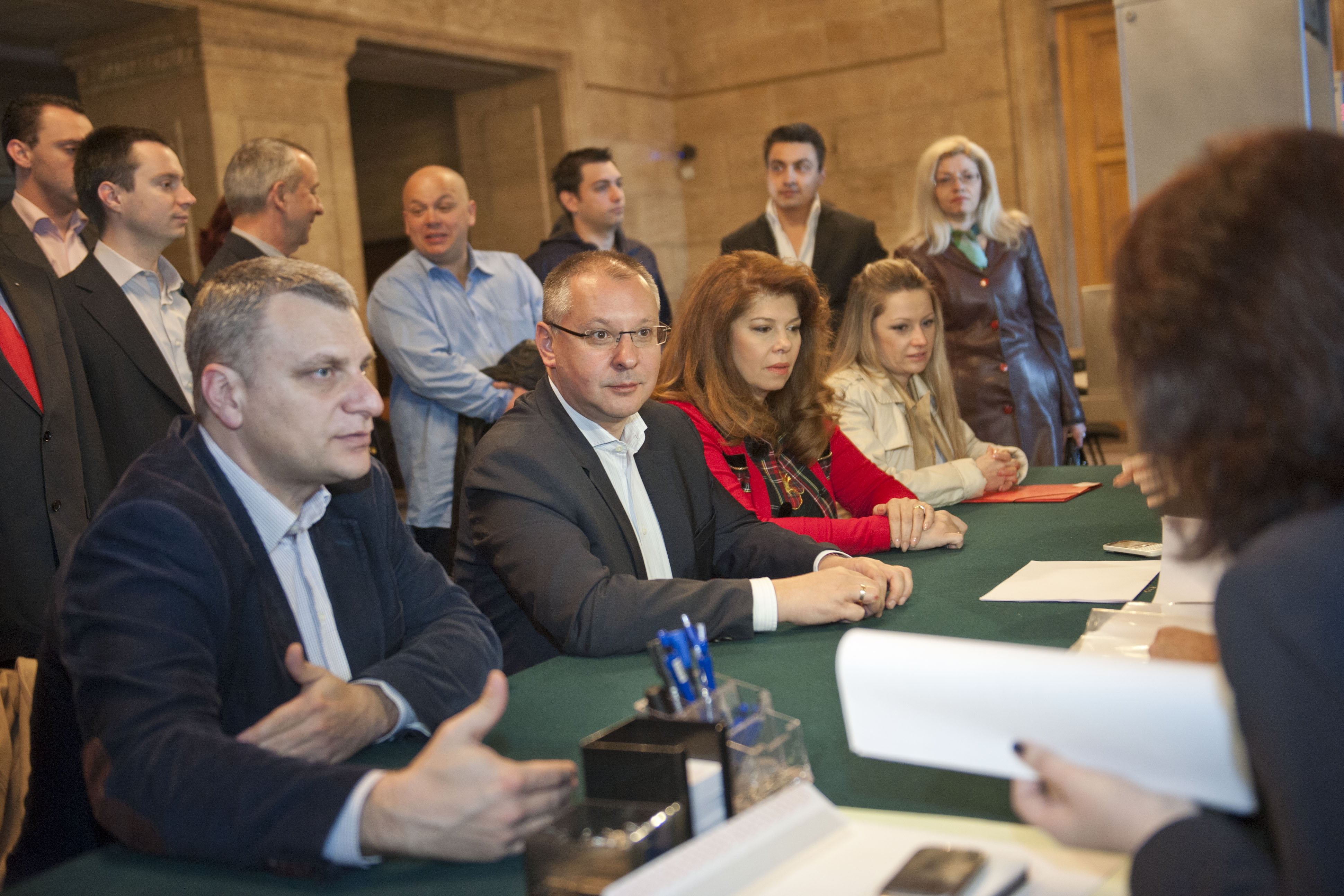 Станишев регистрира евролистата на БСП, очаква победа