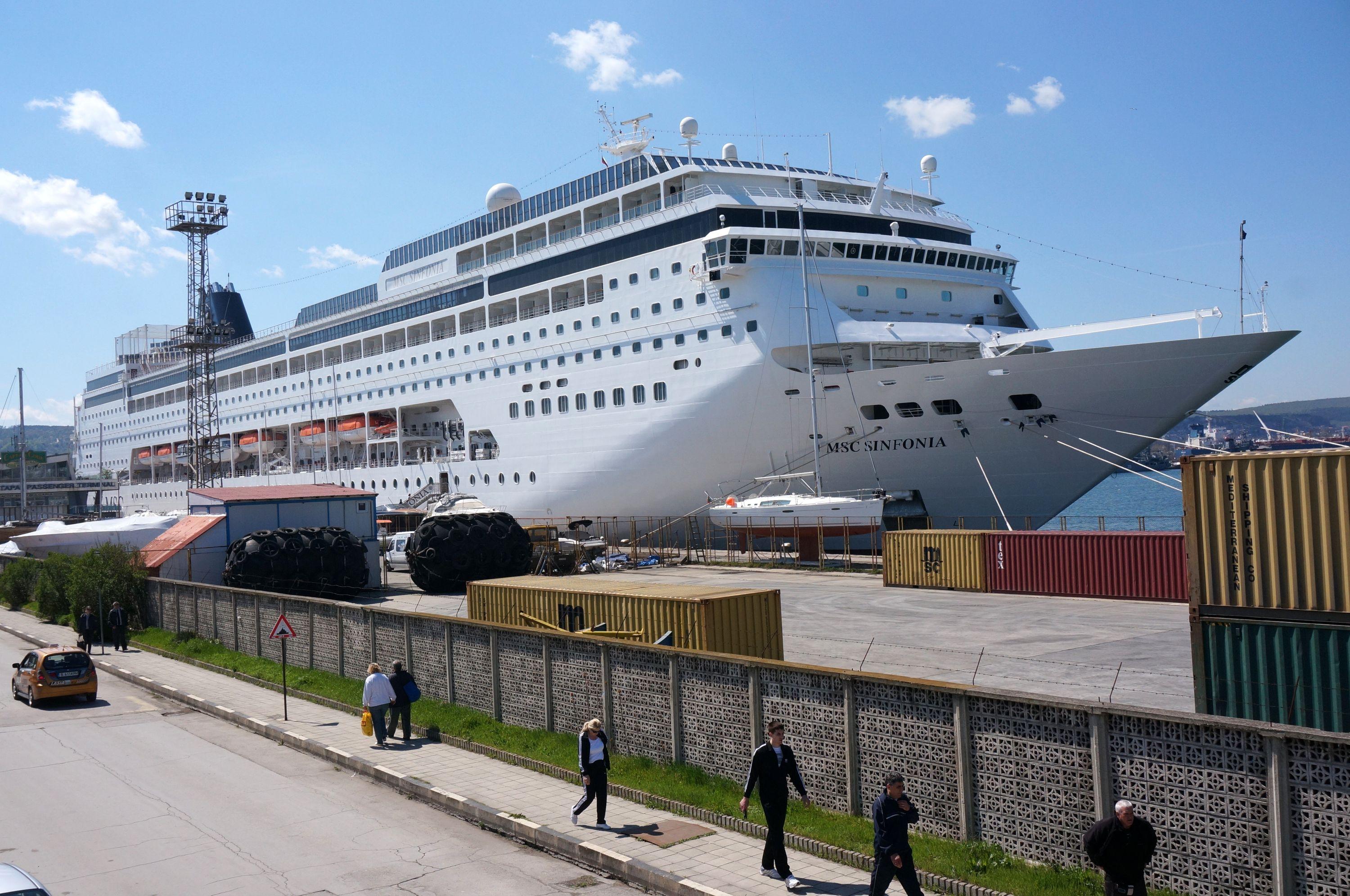 Круизната компания MSC CRUISES е променила два от Черноморските си круизи