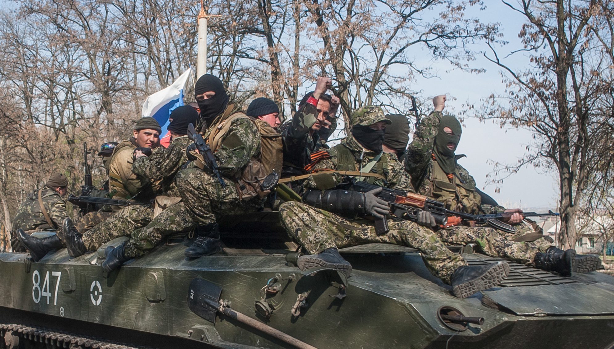 най-малко шест бронетранспортьора на украинската армия влязоха в Славянск
