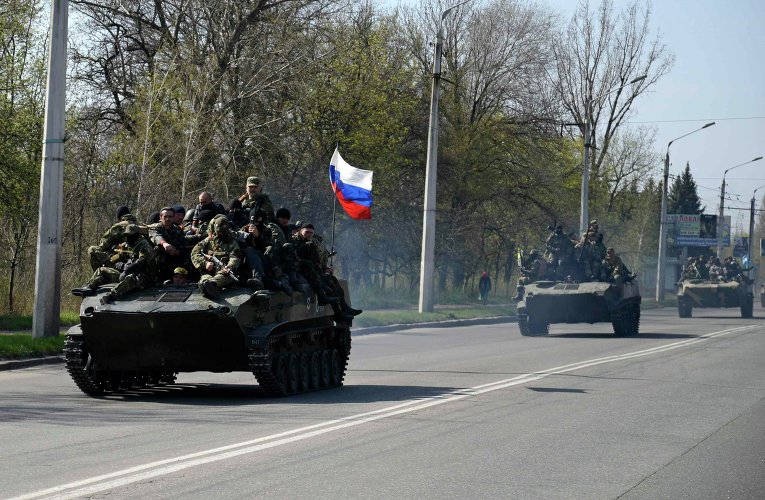 Бронетранспортьорите с руския флаг са на украинската армия, съобщи РИА Новости