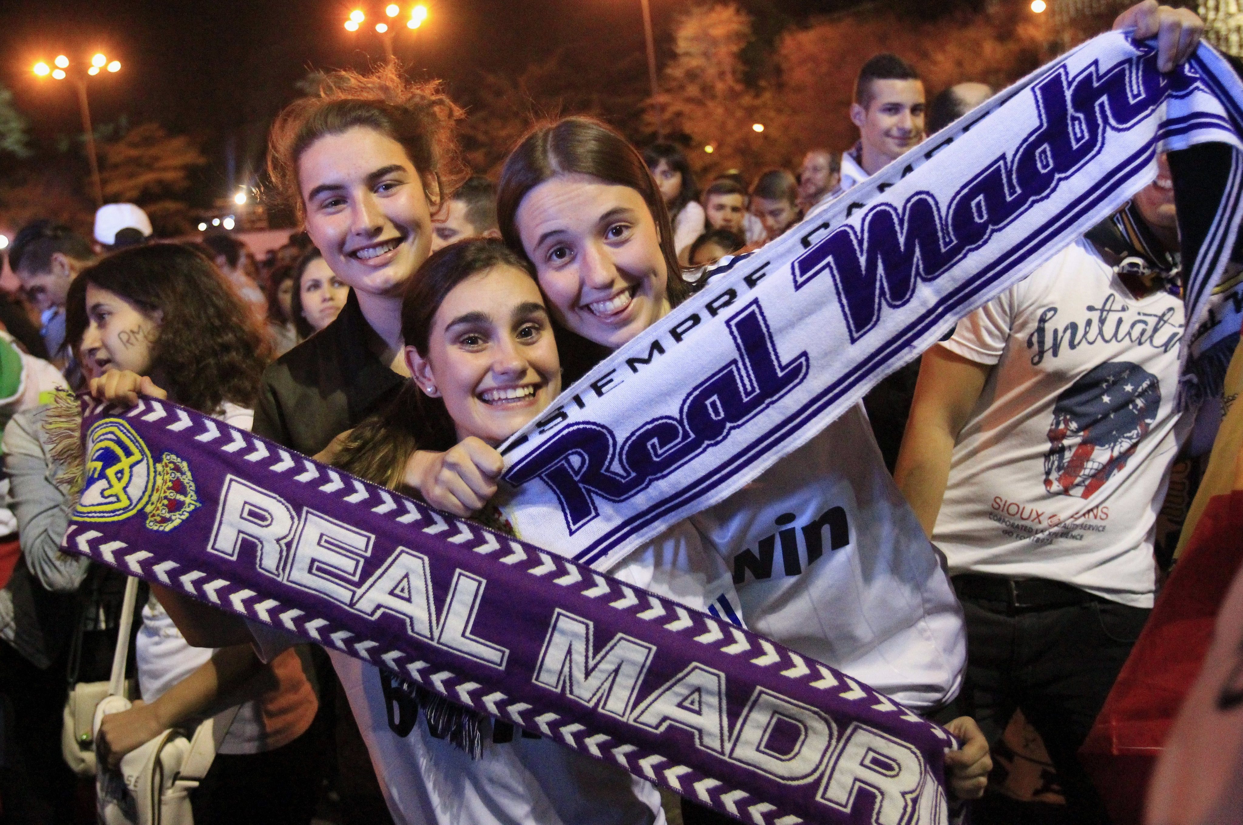 ”Реал” празнува цяла нощ с феновете в Мадрид (снимки)