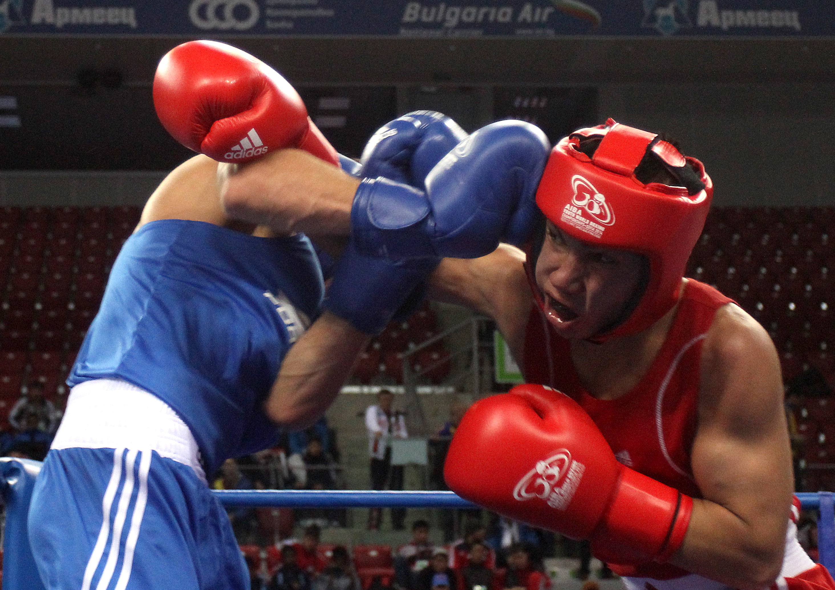 С победа и загуба за България започна днешният шести ден от световното първенство по бокс