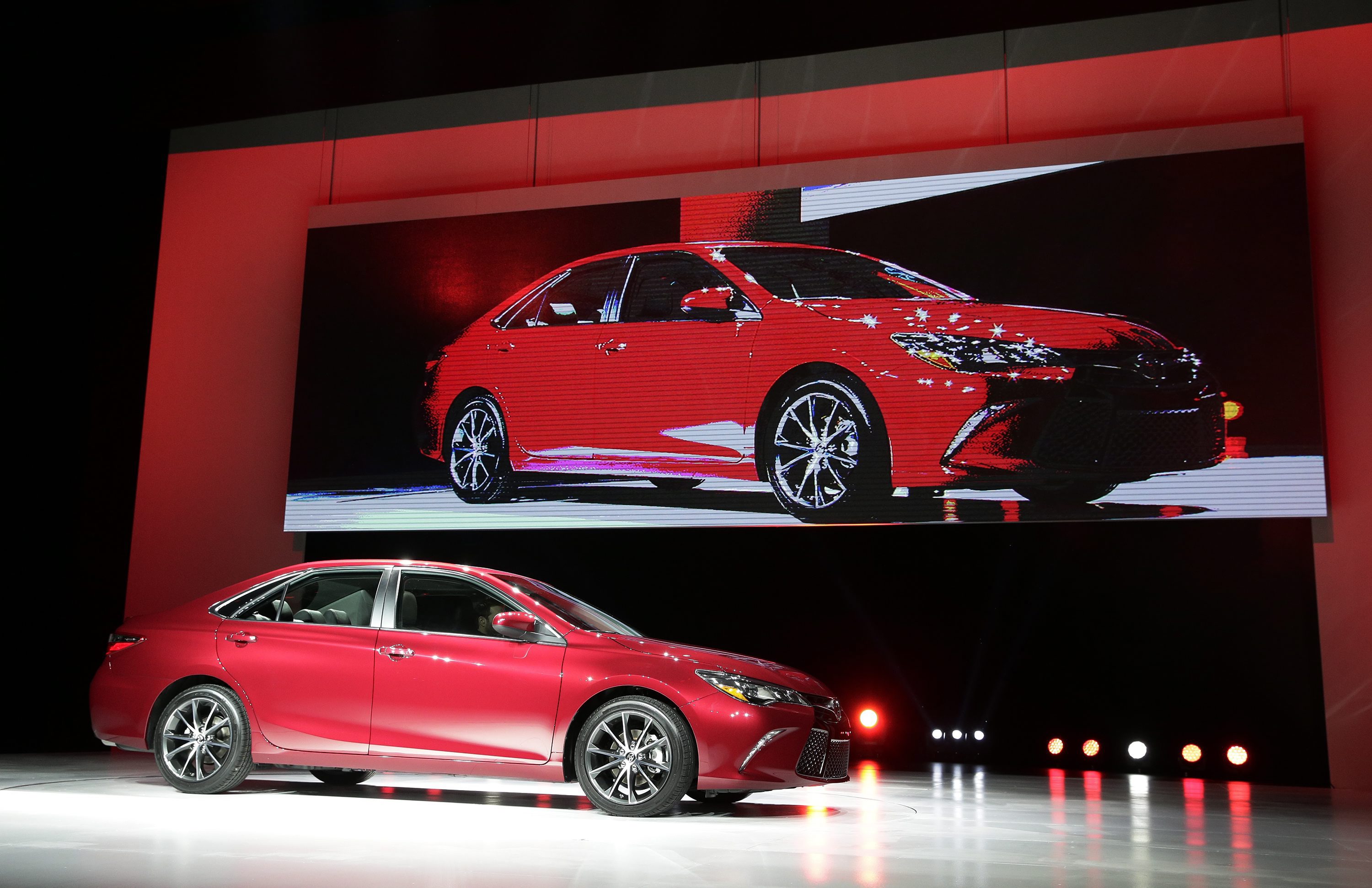 Toyota представи новия Camry