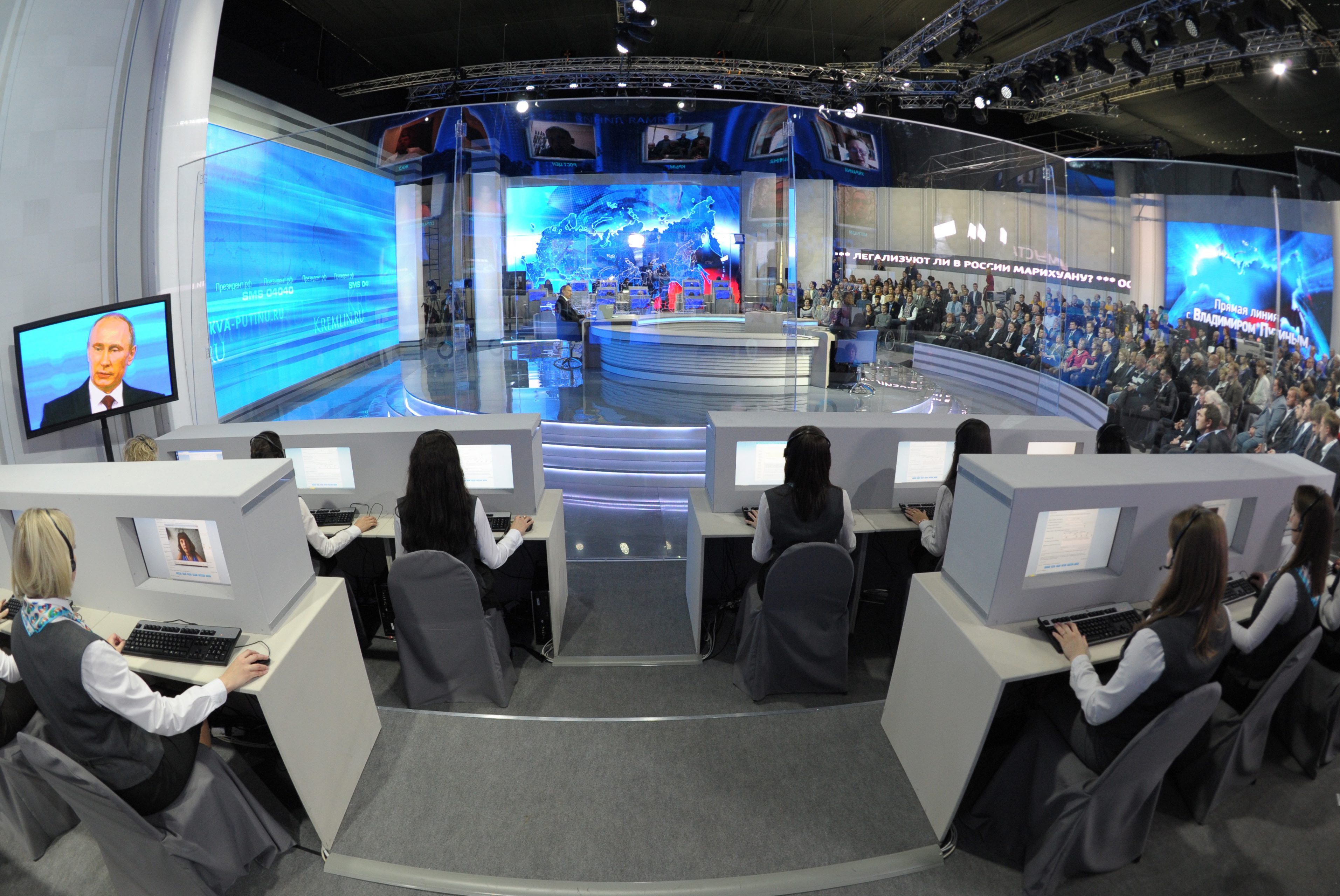 Владимир Путин дава годишното си пряко телевизионно предаване