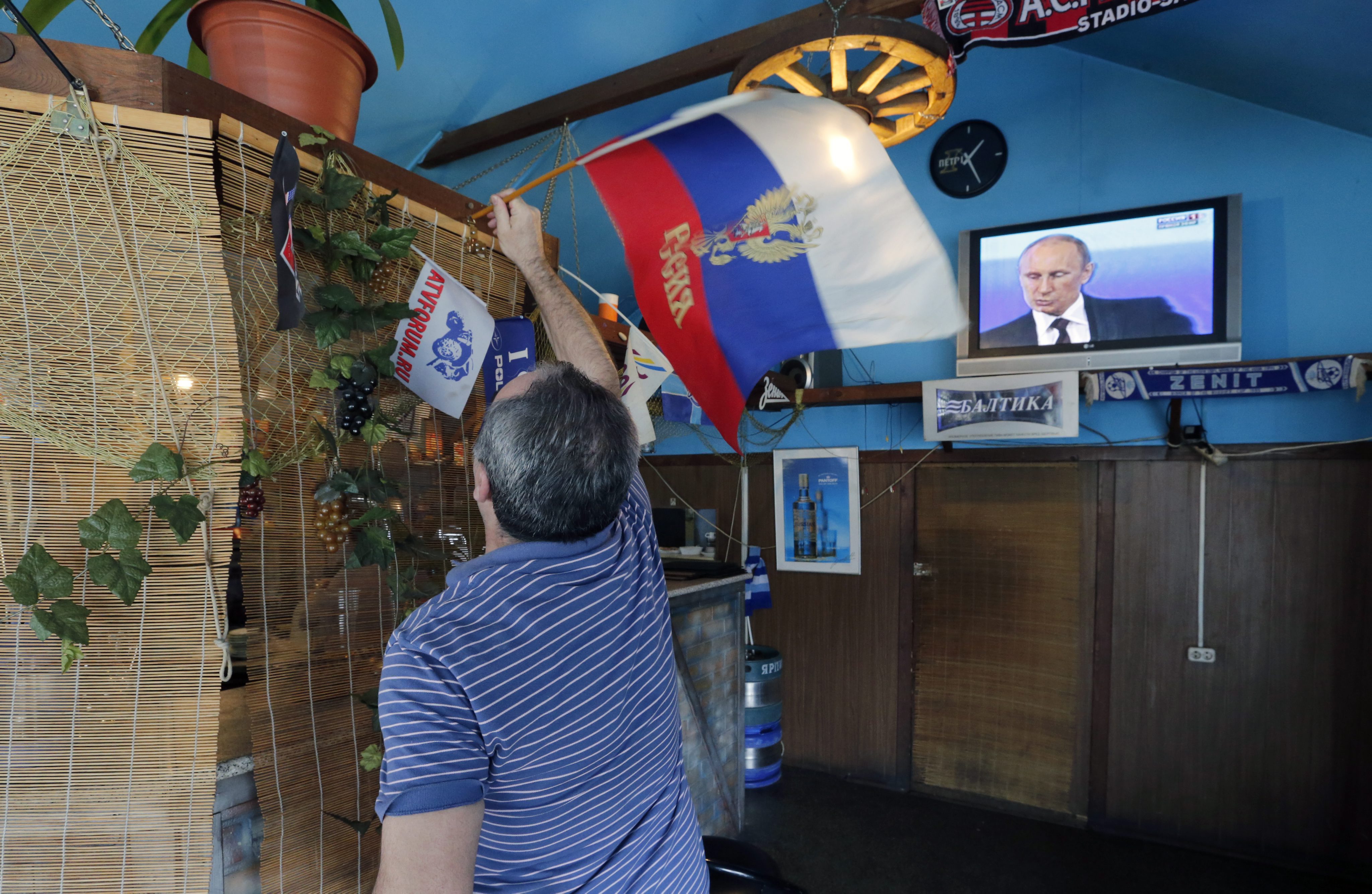 Телевизионното обръщение на Путин може да се гледа и в кафенето