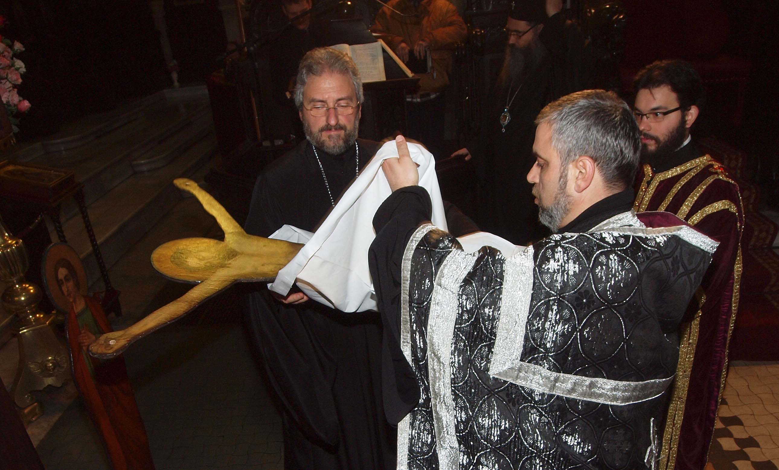 Православната църква отбелязва Разпети петък