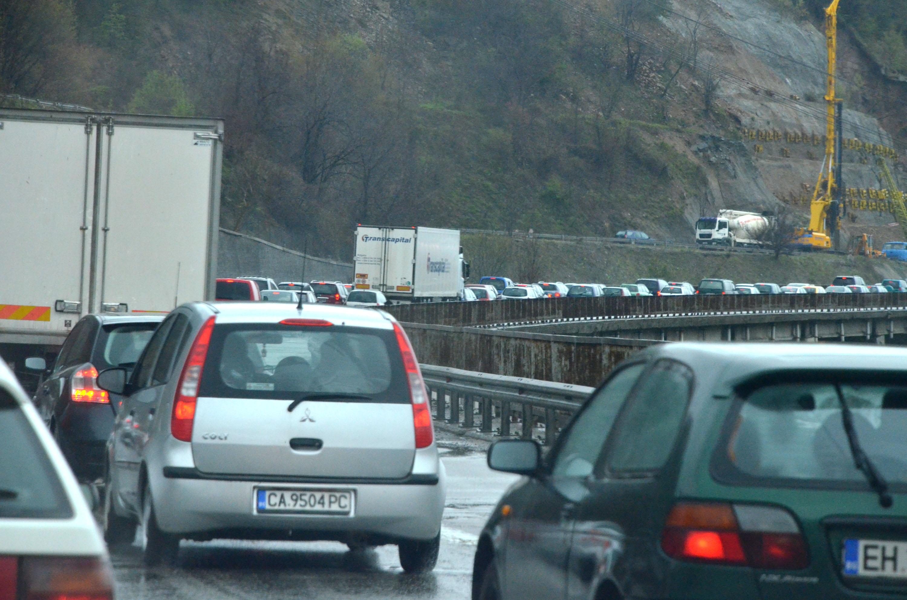 Километрични задръствания на магистралите ”Тракия” и ”Хемус”