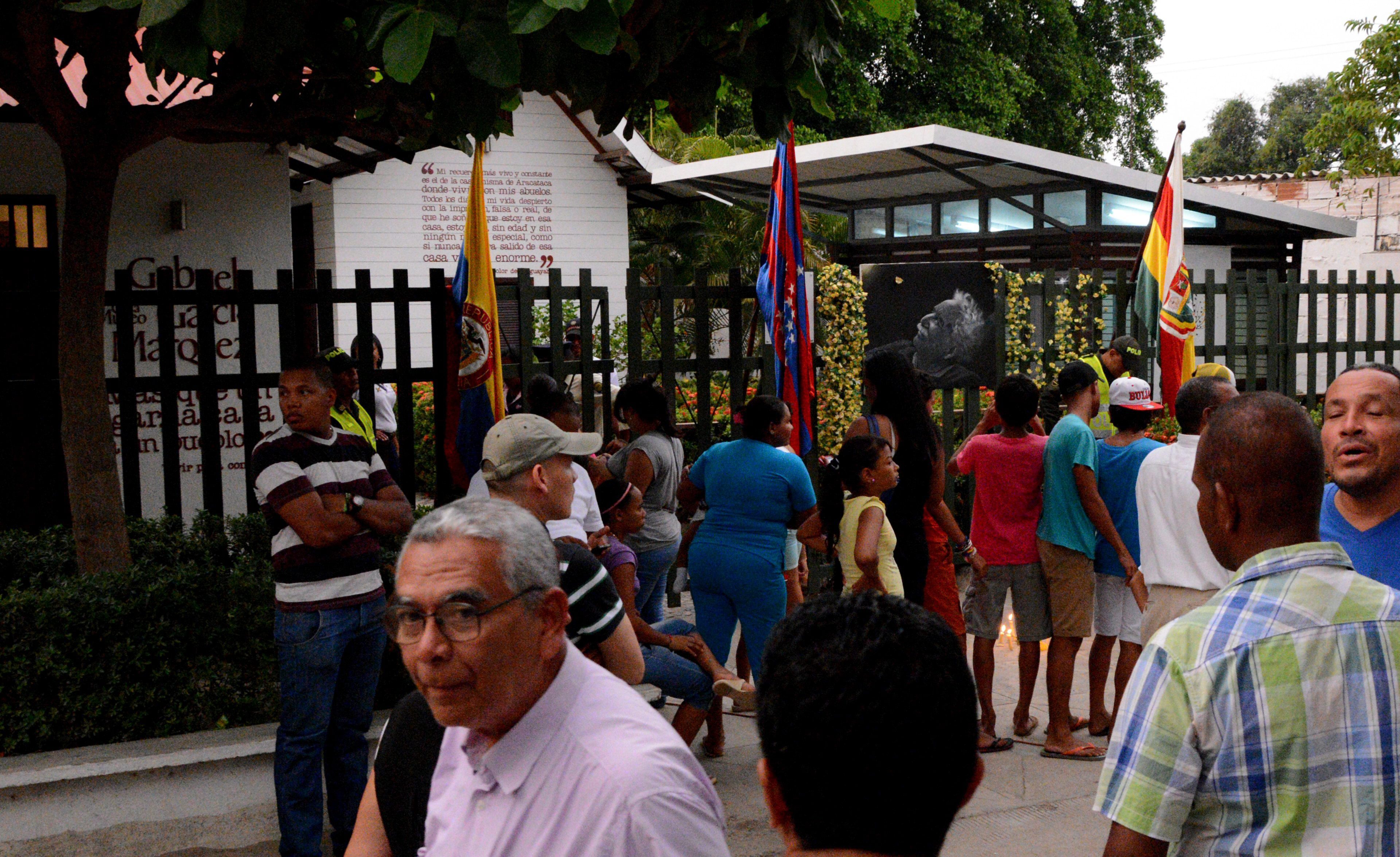 Почитатели на Габриел Гарсия Маркес се събраха пред родния му дом в Колумбия