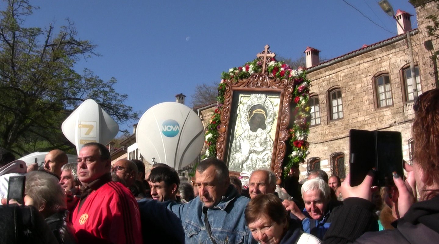 Иконата е подарена на манастира от двама грузински монаси