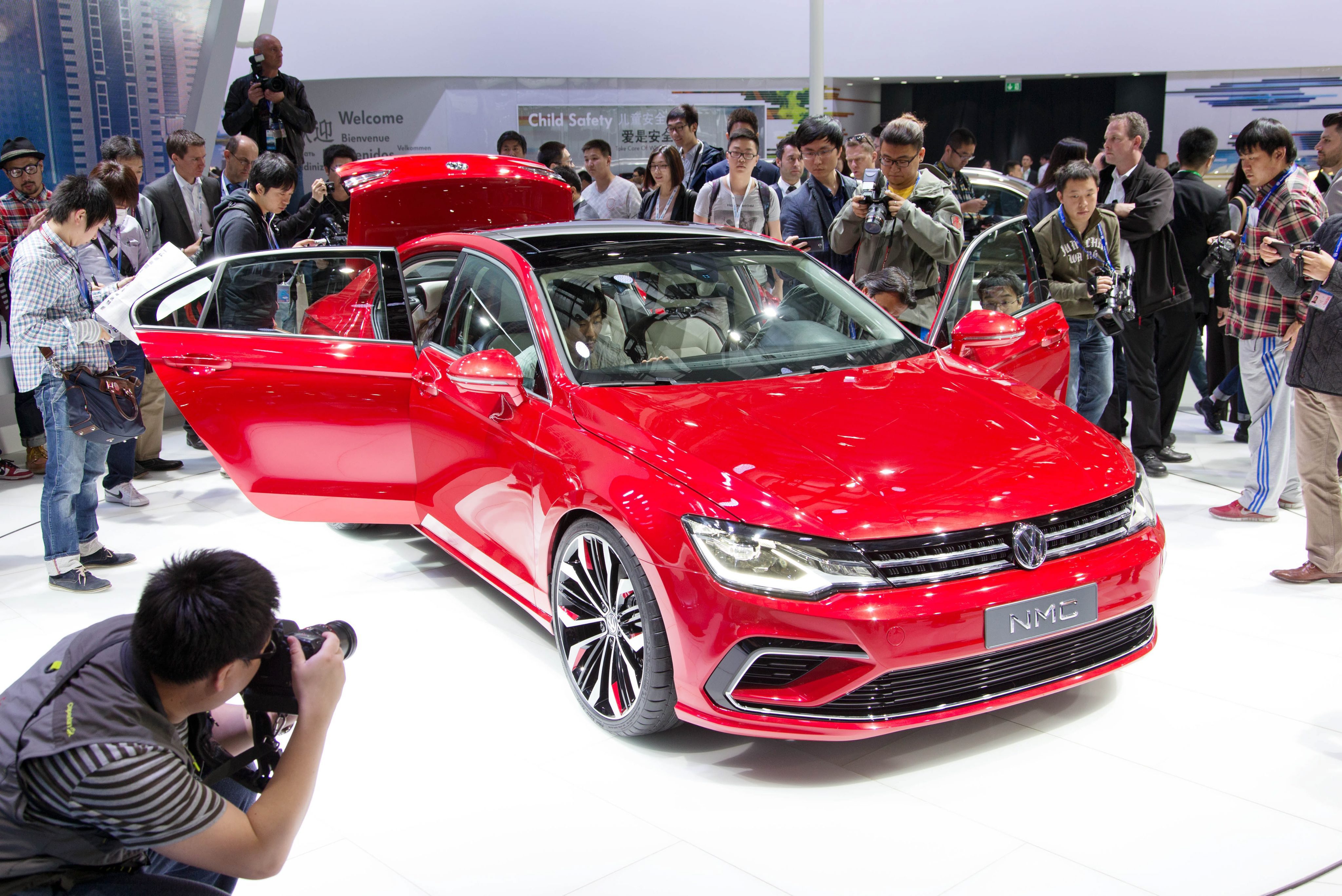 Volkswagen показа нов спортен седан в Пекин (снимки)