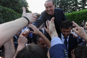 Берлускони не продава Милан