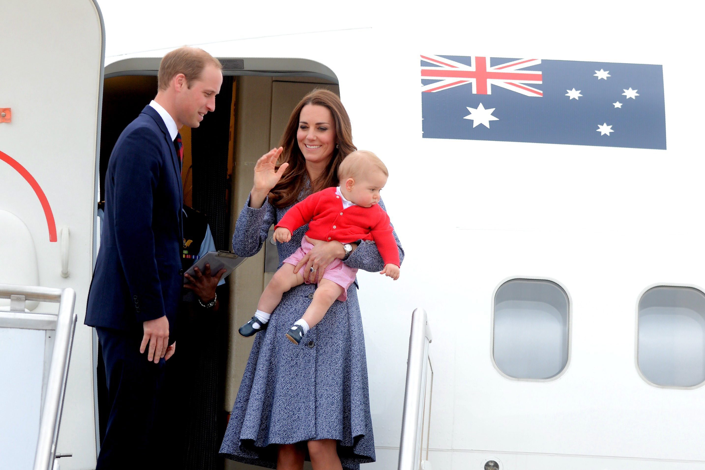 Принц Уилям, Катрин и синът им Джордж се сбогуват с от Австралия