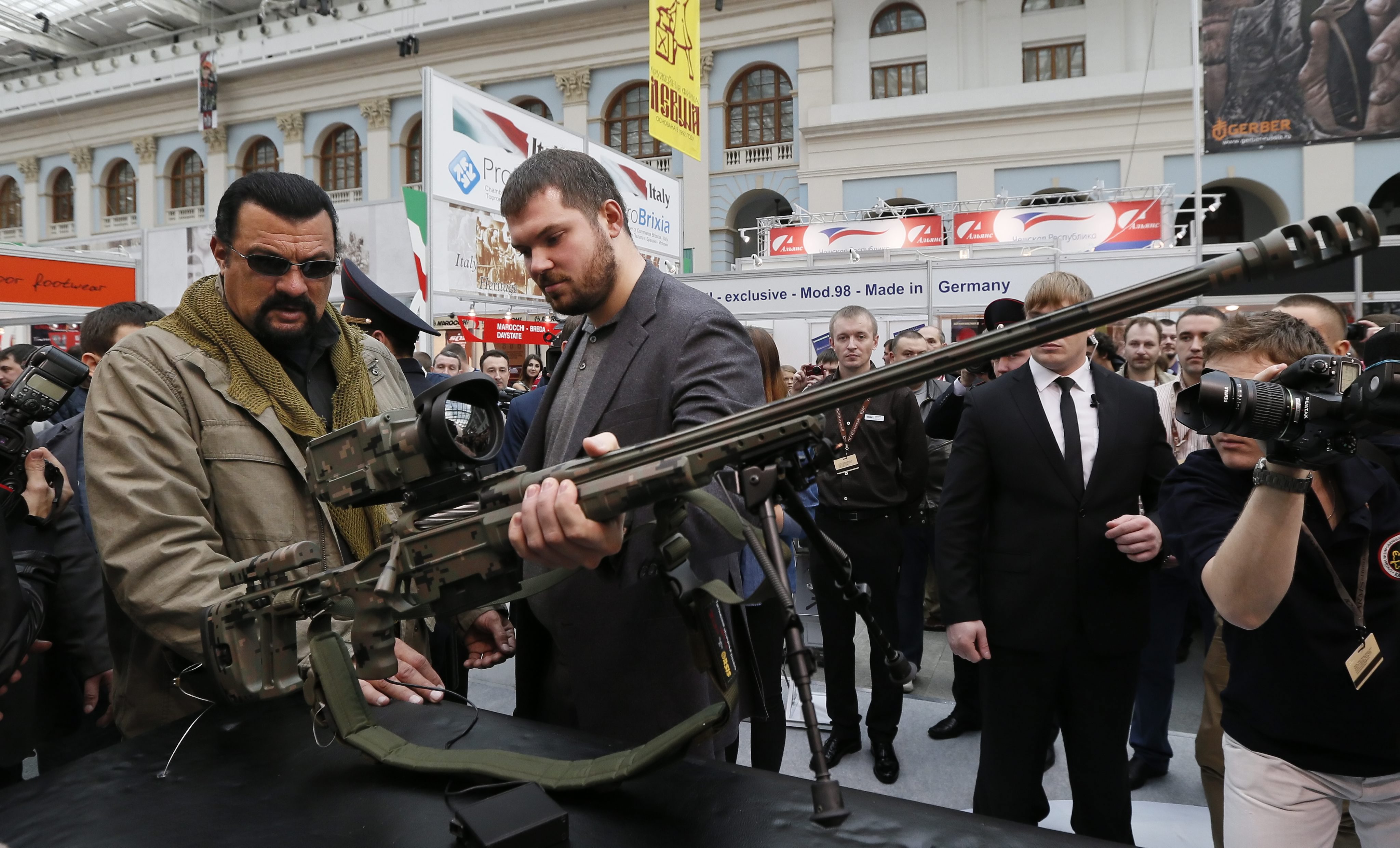 Стивън Сегал идва у нас през есента