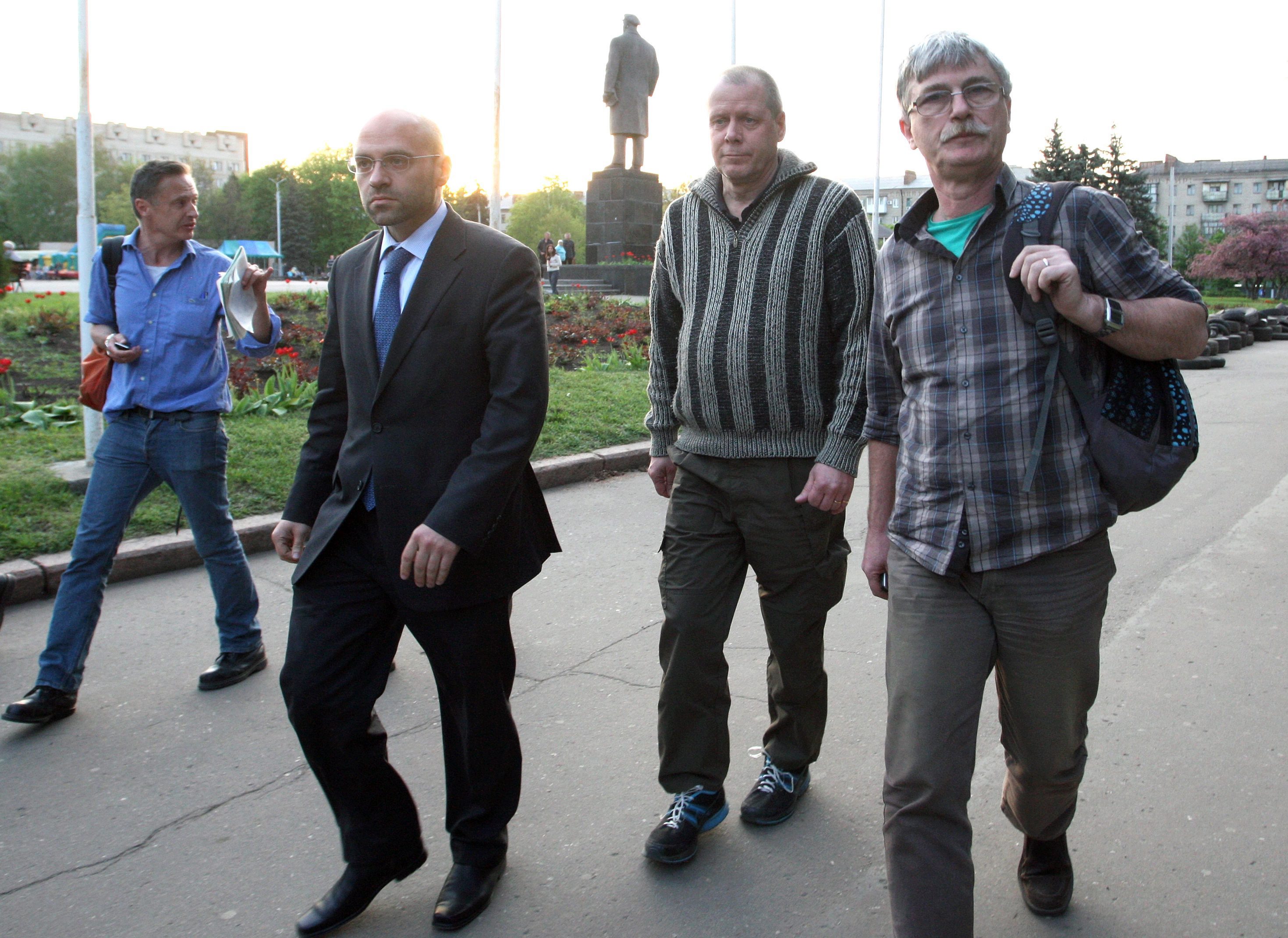 ОССЕ преговаря със сепаратистите за отвлечените наблюдатели