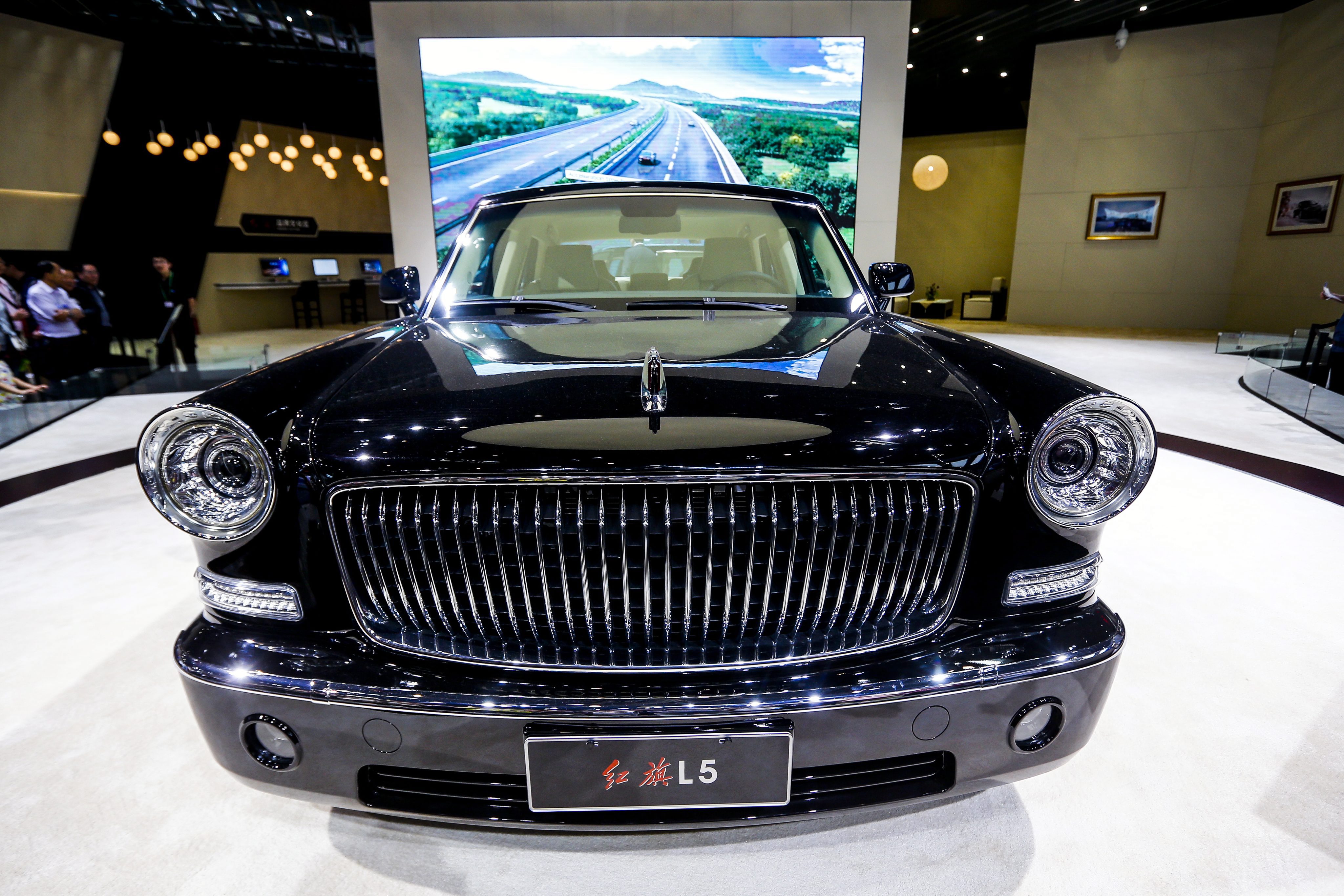 Китайска лимузина е по-скъпа от Rolls-Royce (снимки)